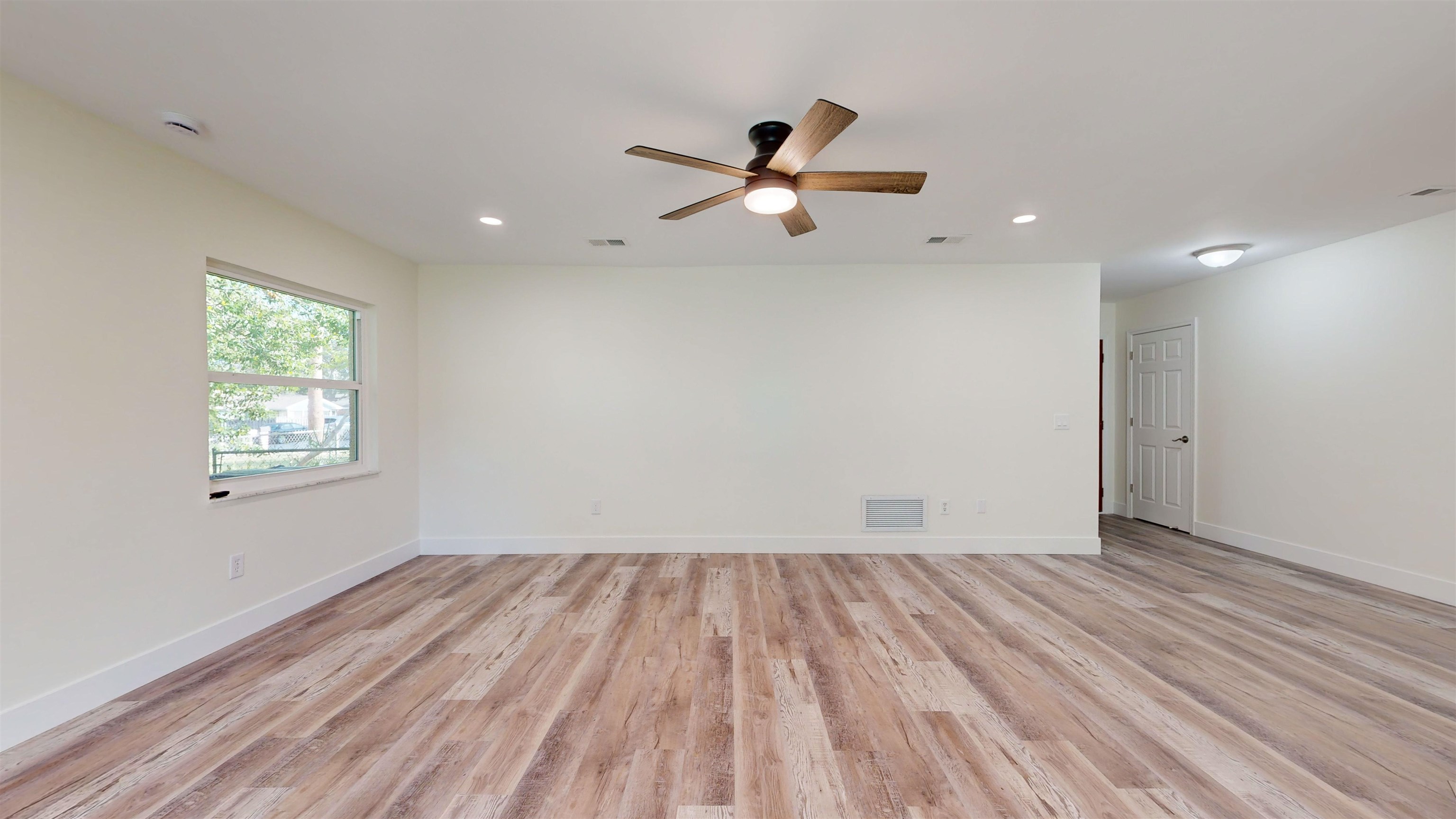 Image 18 of 58 For 412 Gentian Rd