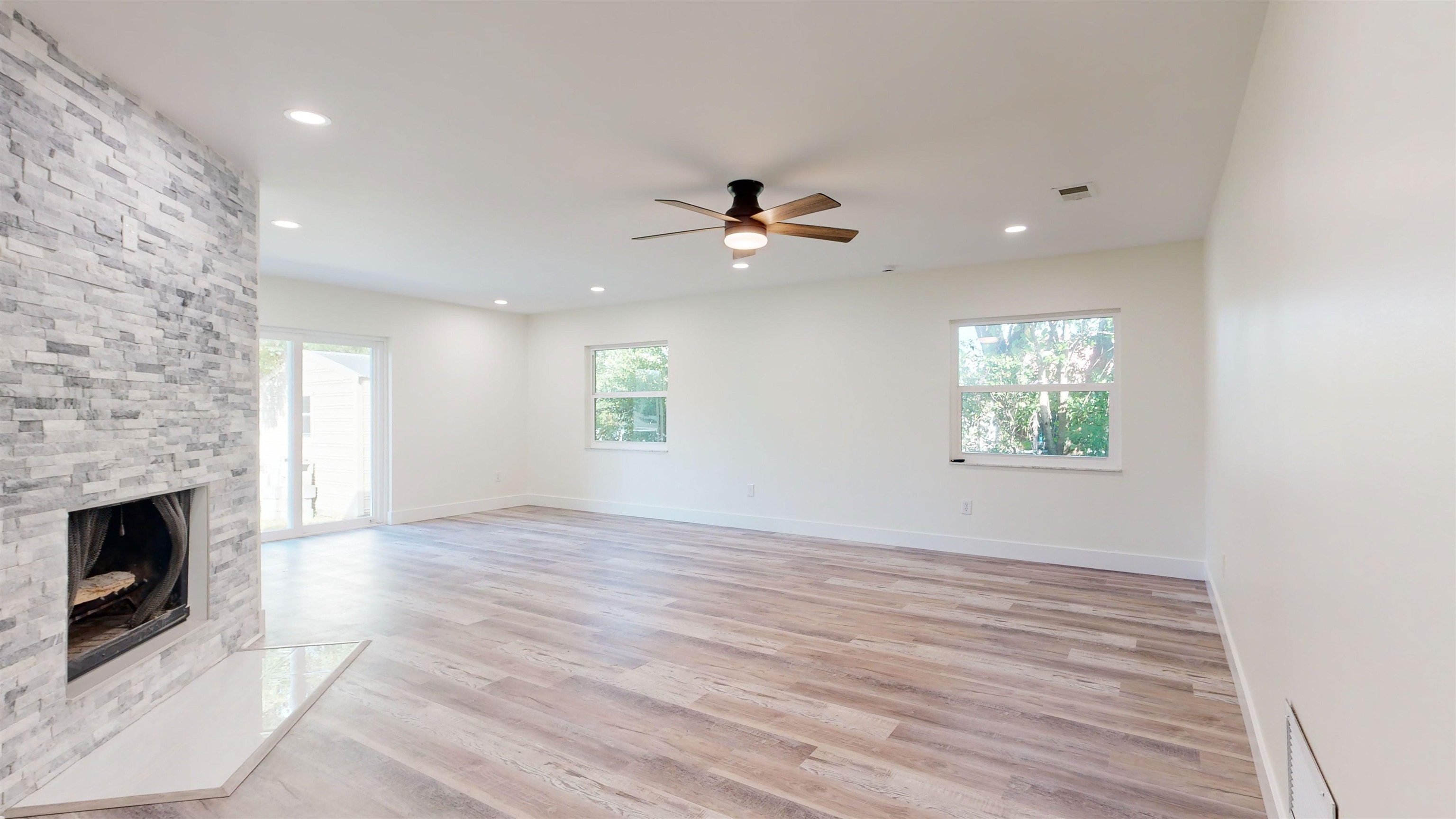 Image 19 of 58 For 412 Gentian Rd
