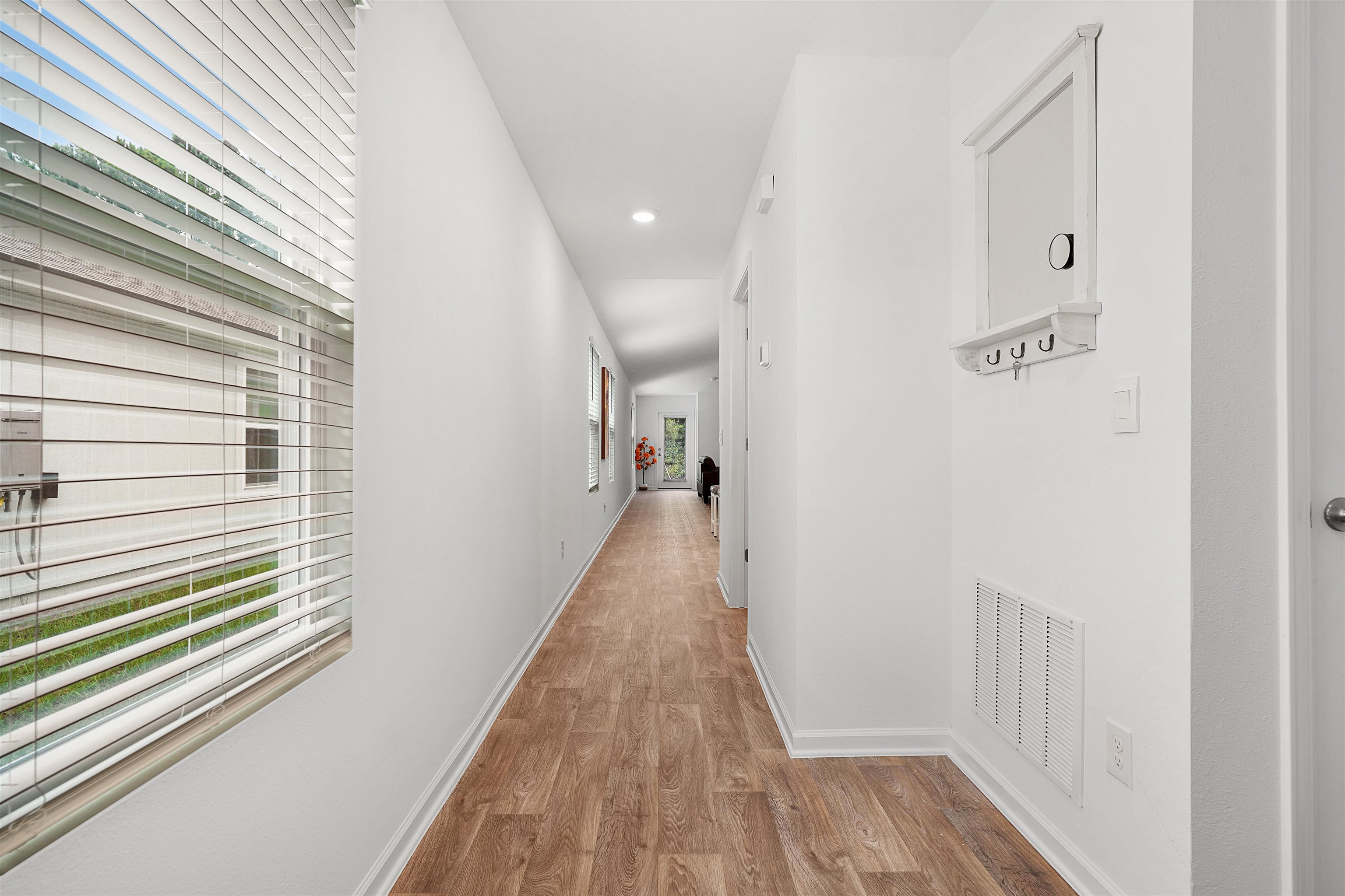 Image 6 of 42 For 861 Orellana Road