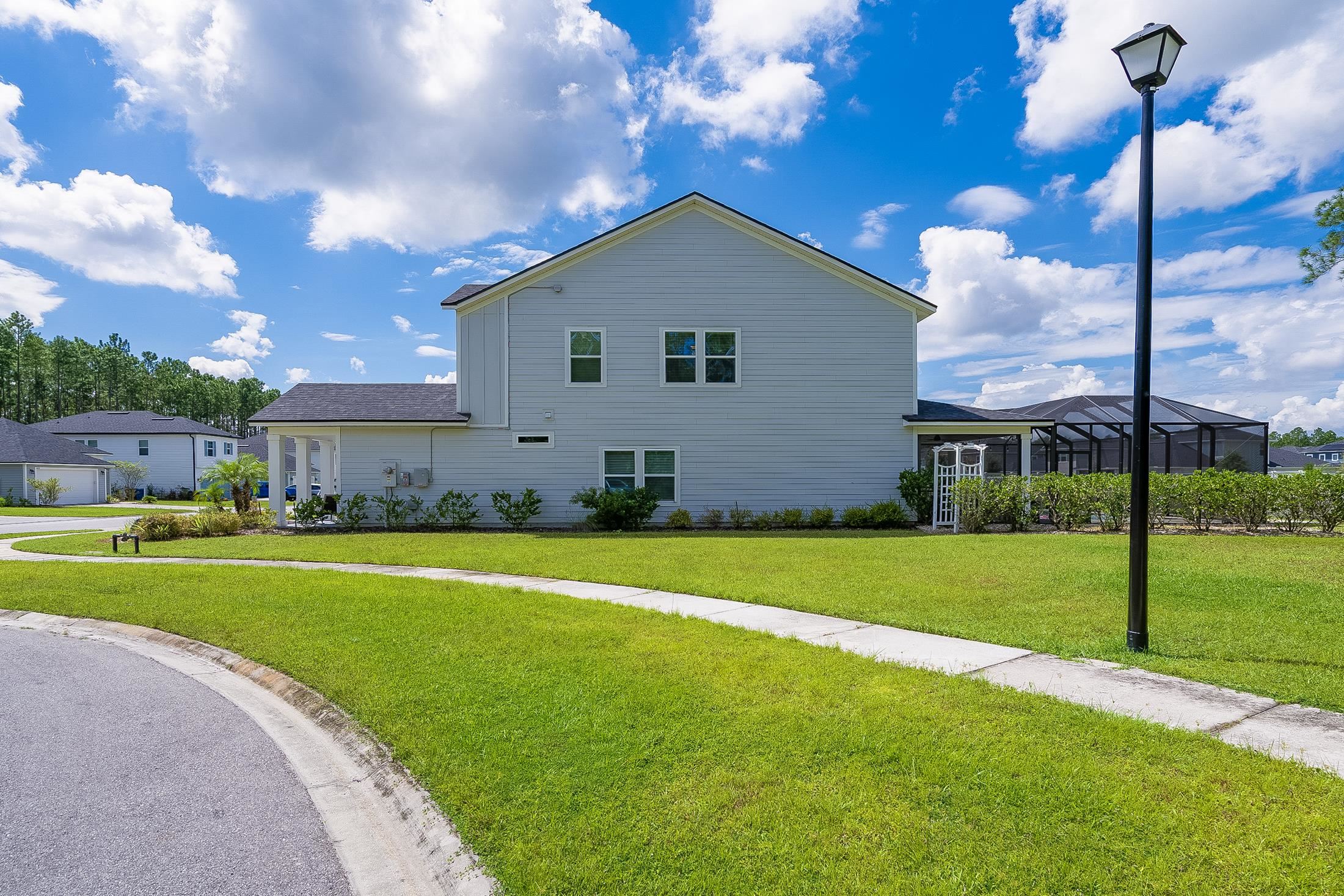 Image 11 of 90 For 685 Watervale Dr