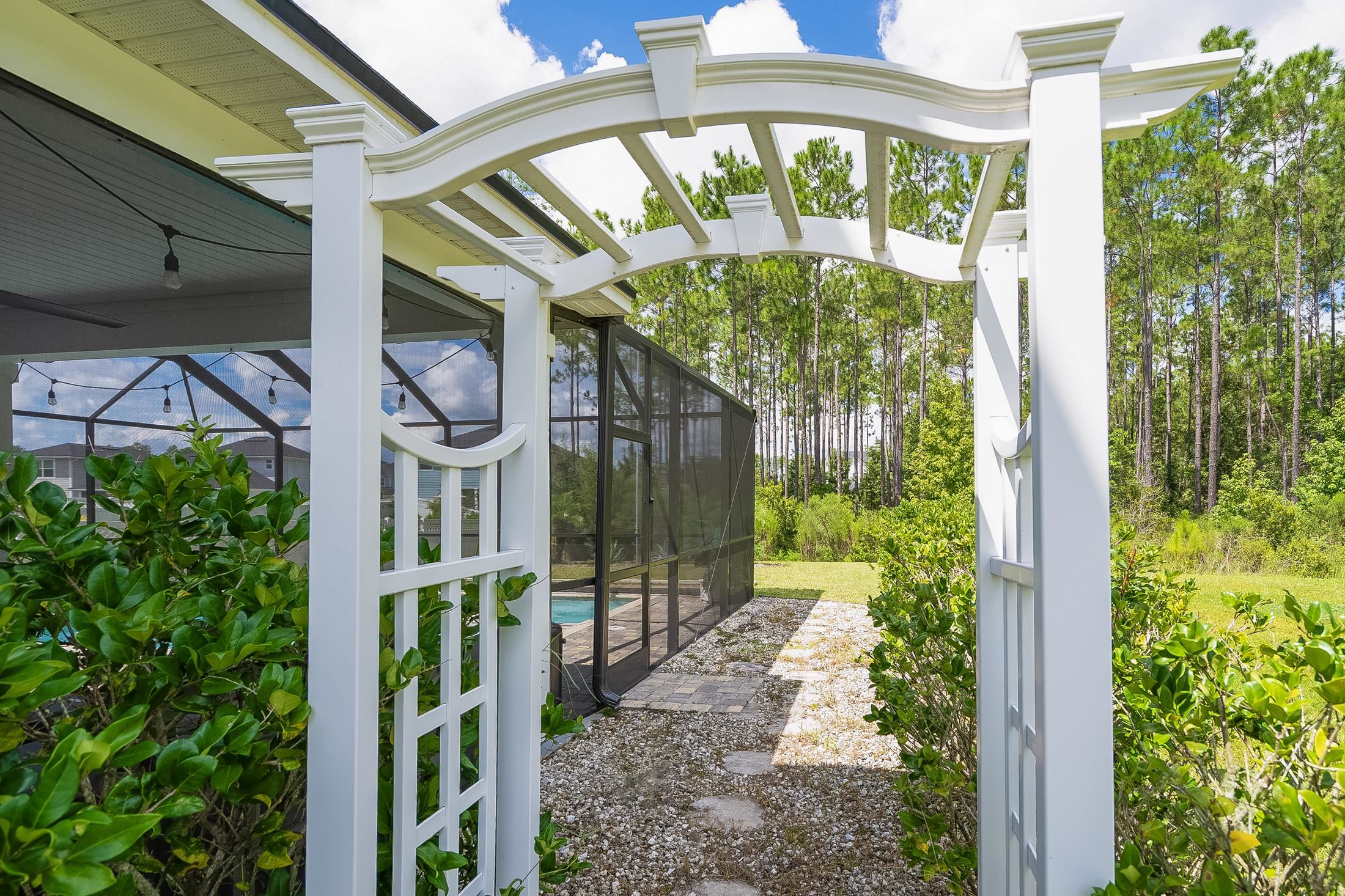 Image 12 of 90 For 685 Watervale Dr