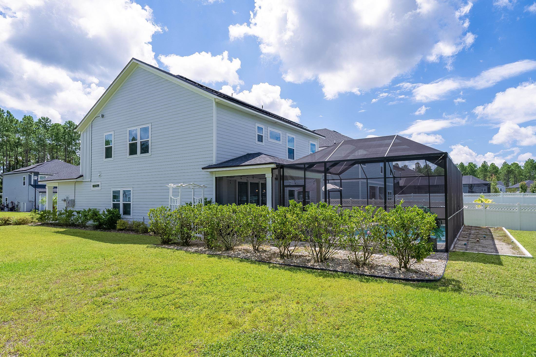 Image 13 of 90 For 685 Watervale Dr