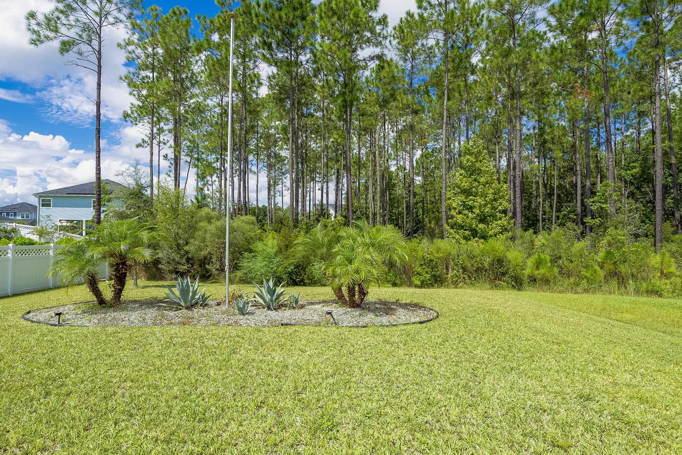 Image 16 of 90 For 685 Watervale Dr