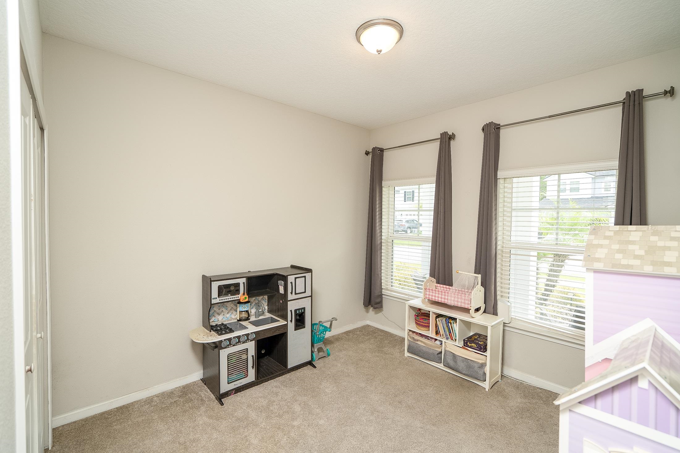Image 18 of 90 For 685 Watervale Dr