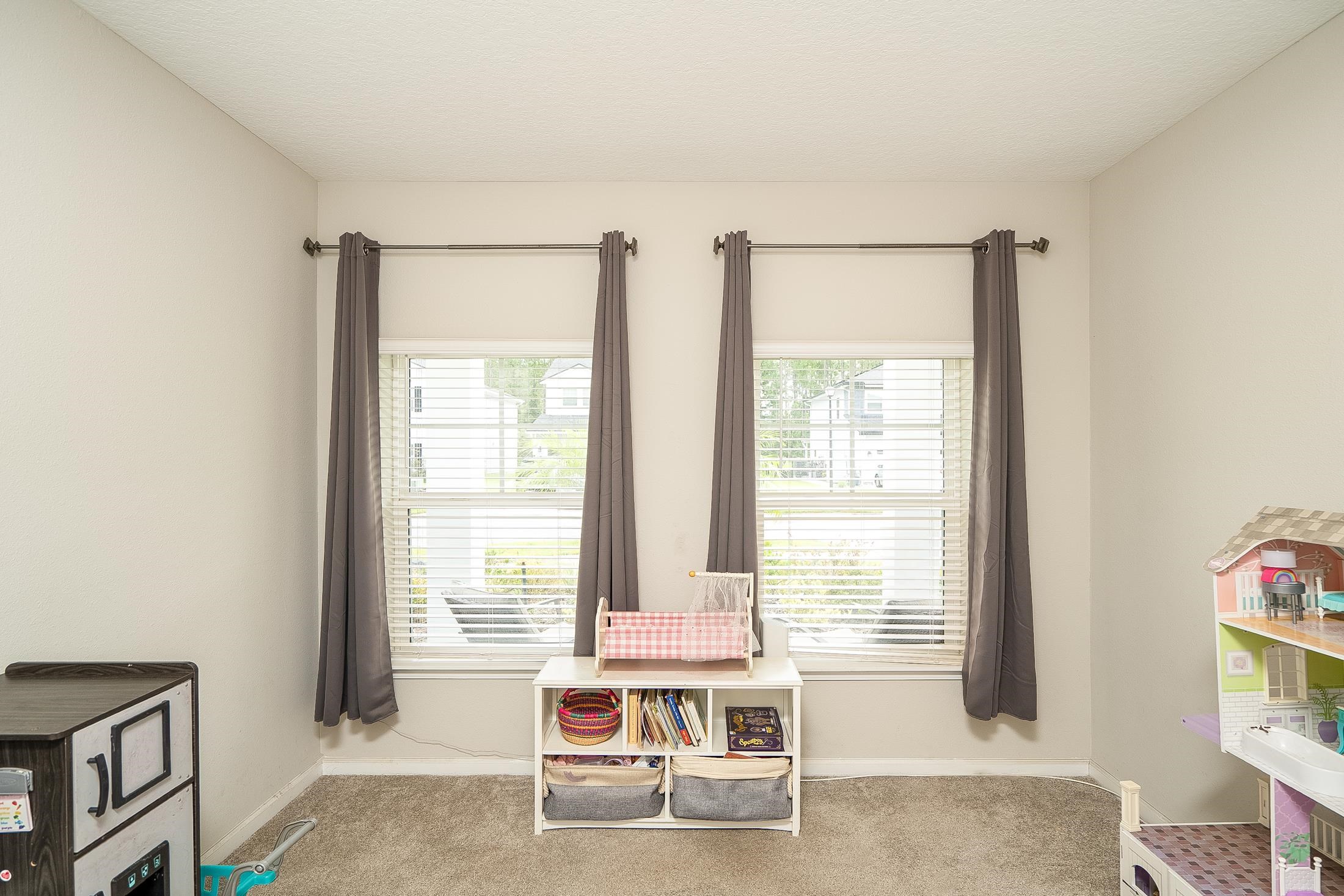 Image 19 of 90 For 685 Watervale Dr