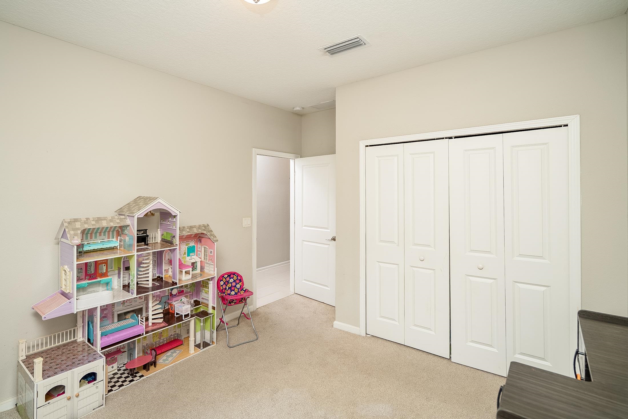 Image 20 of 90 For 685 Watervale Dr