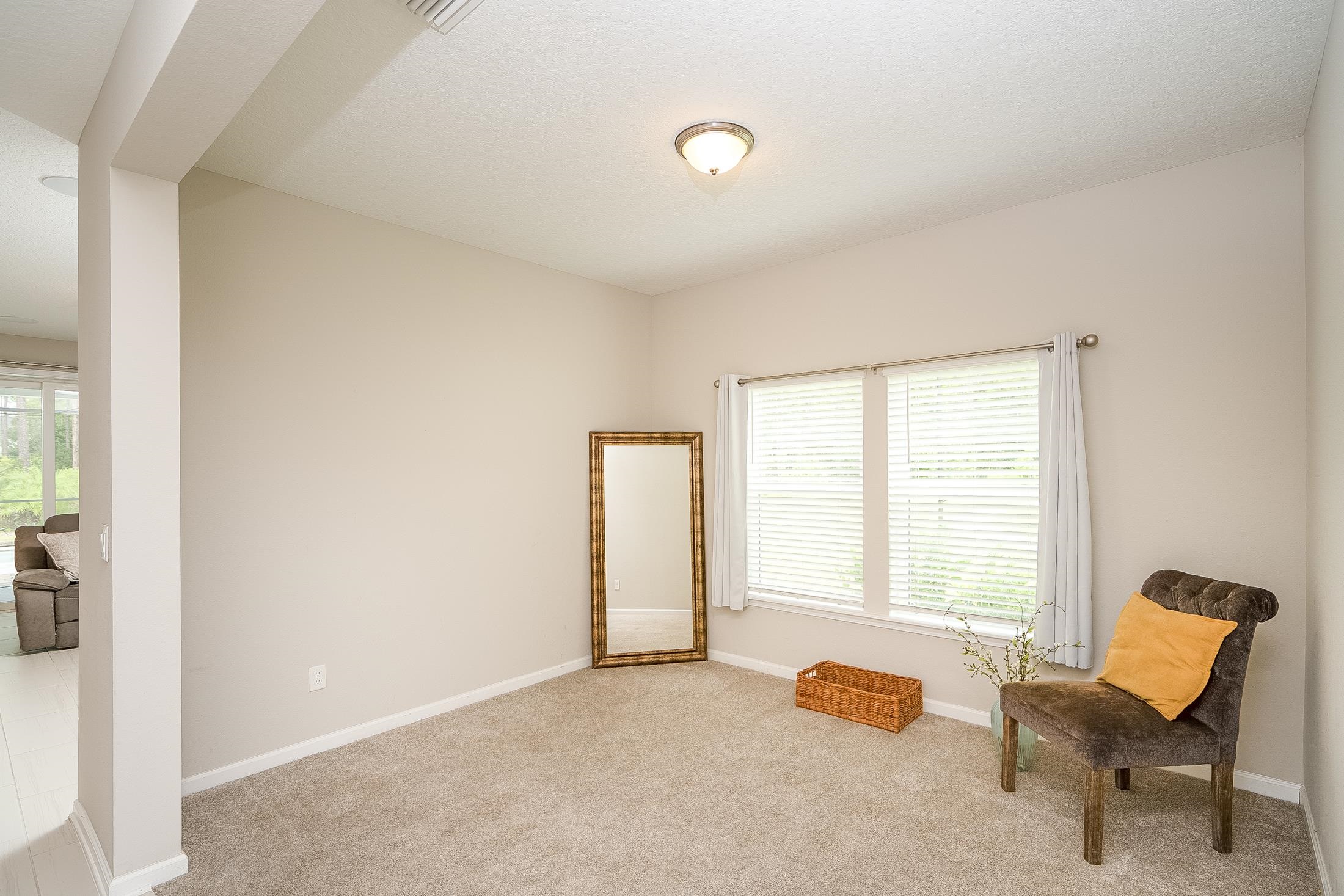 Image 22 of 90 For 685 Watervale Dr