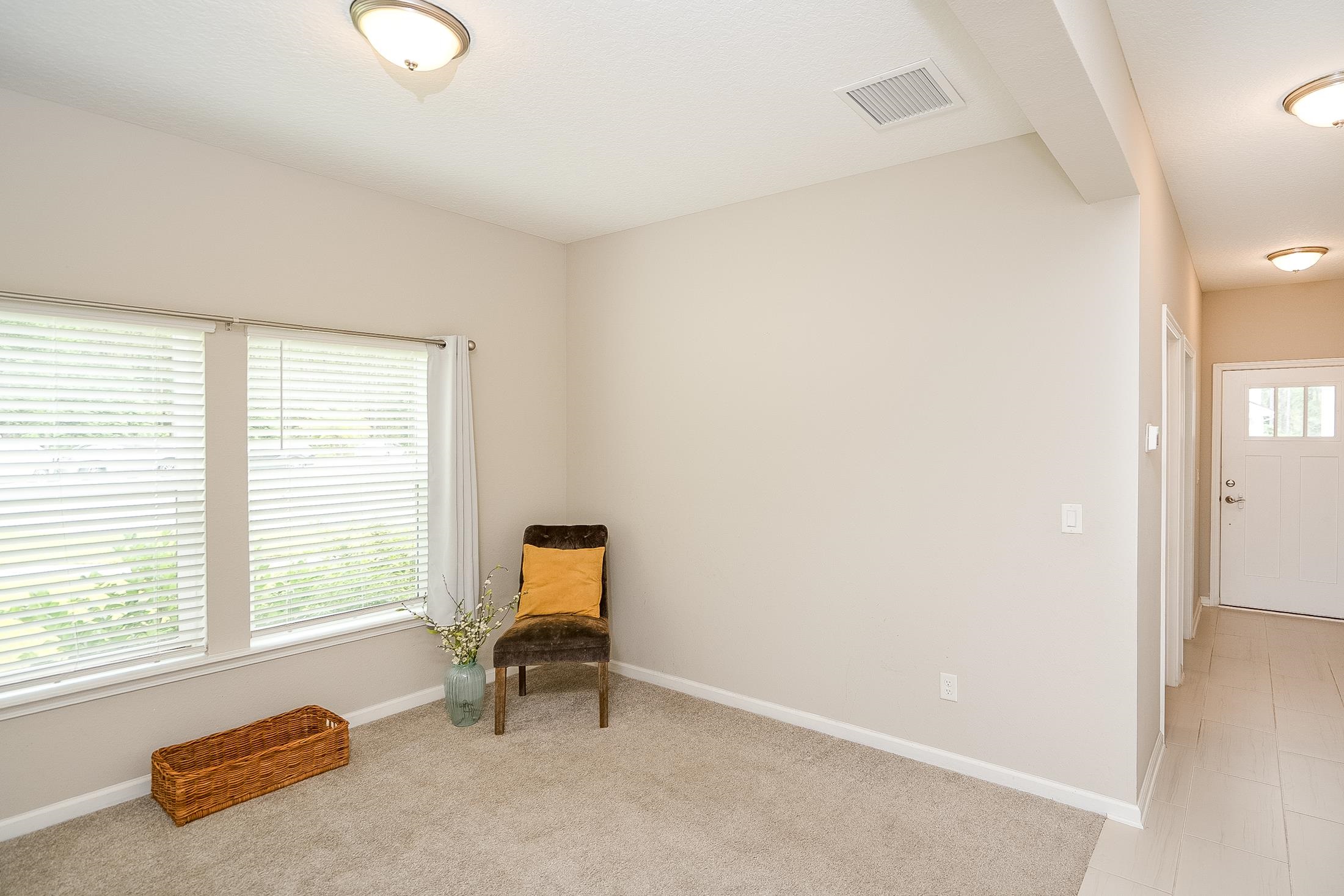 Image 23 of 90 For 685 Watervale Dr