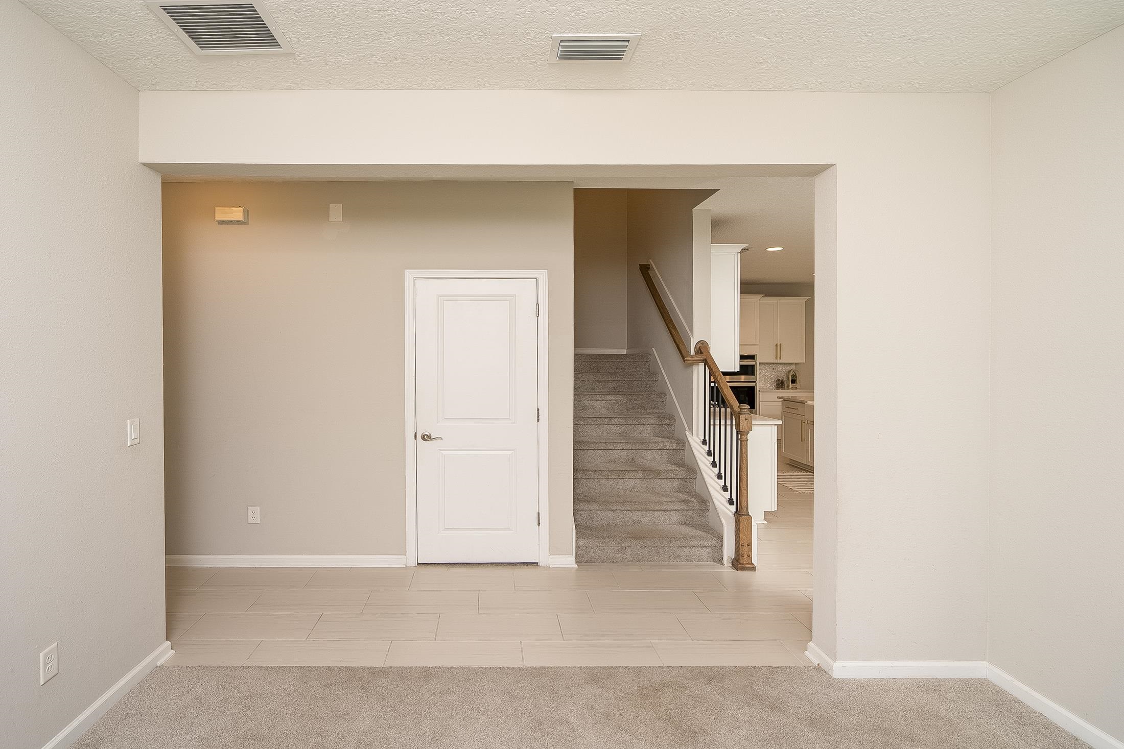 Image 24 of 90 For 685 Watervale Dr