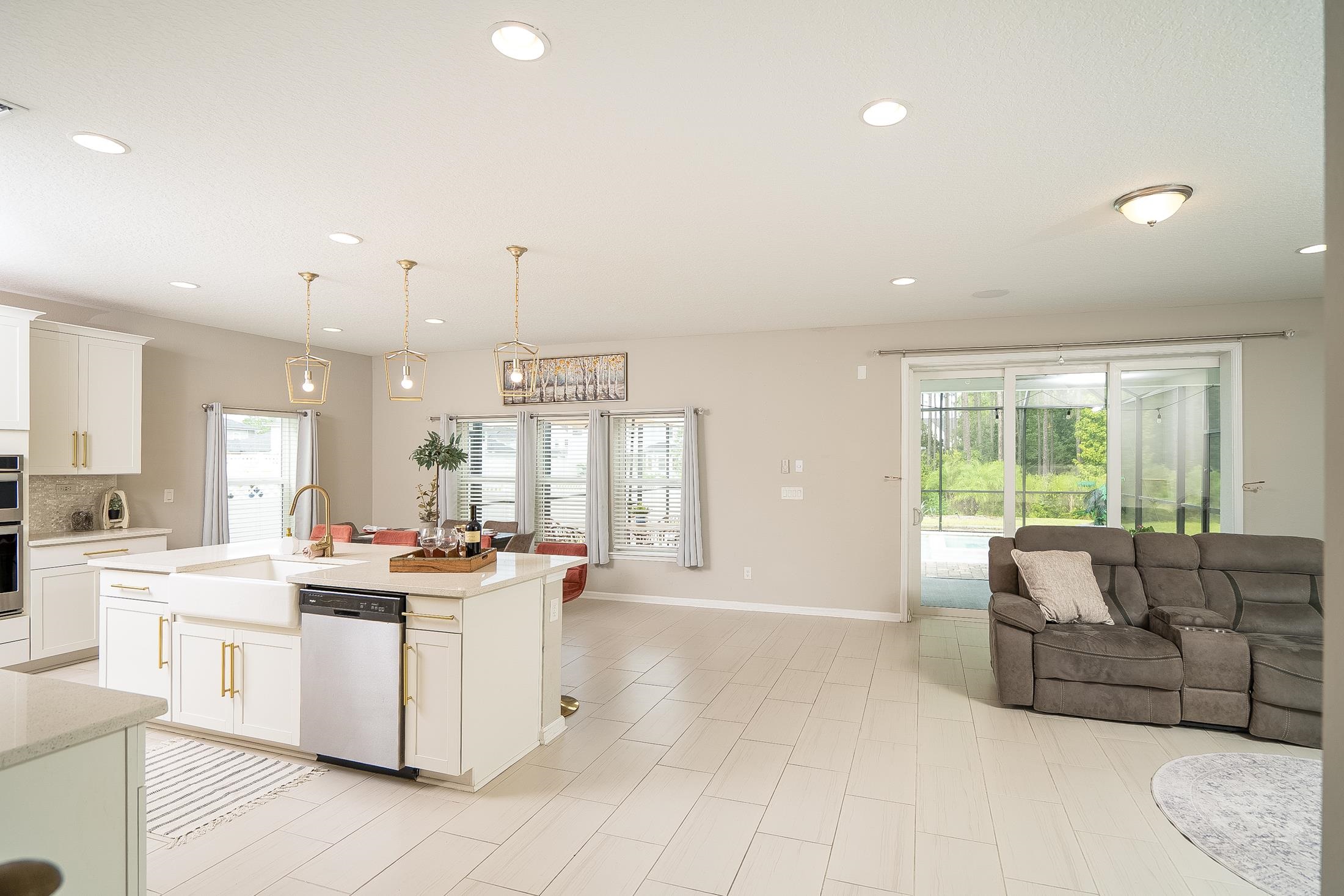Image 25 of 90 For 685 Watervale Dr