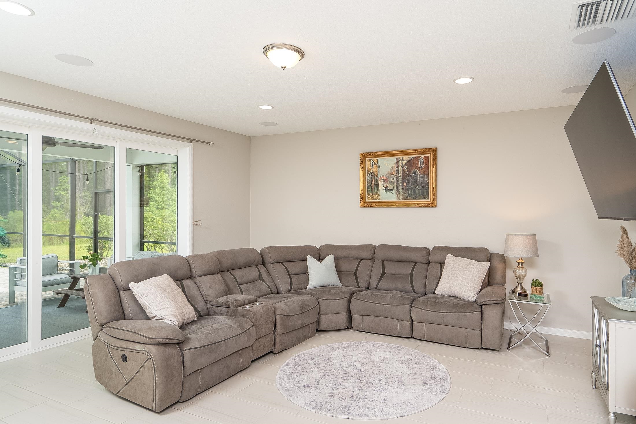 Image 26 of 90 For 685 Watervale Dr