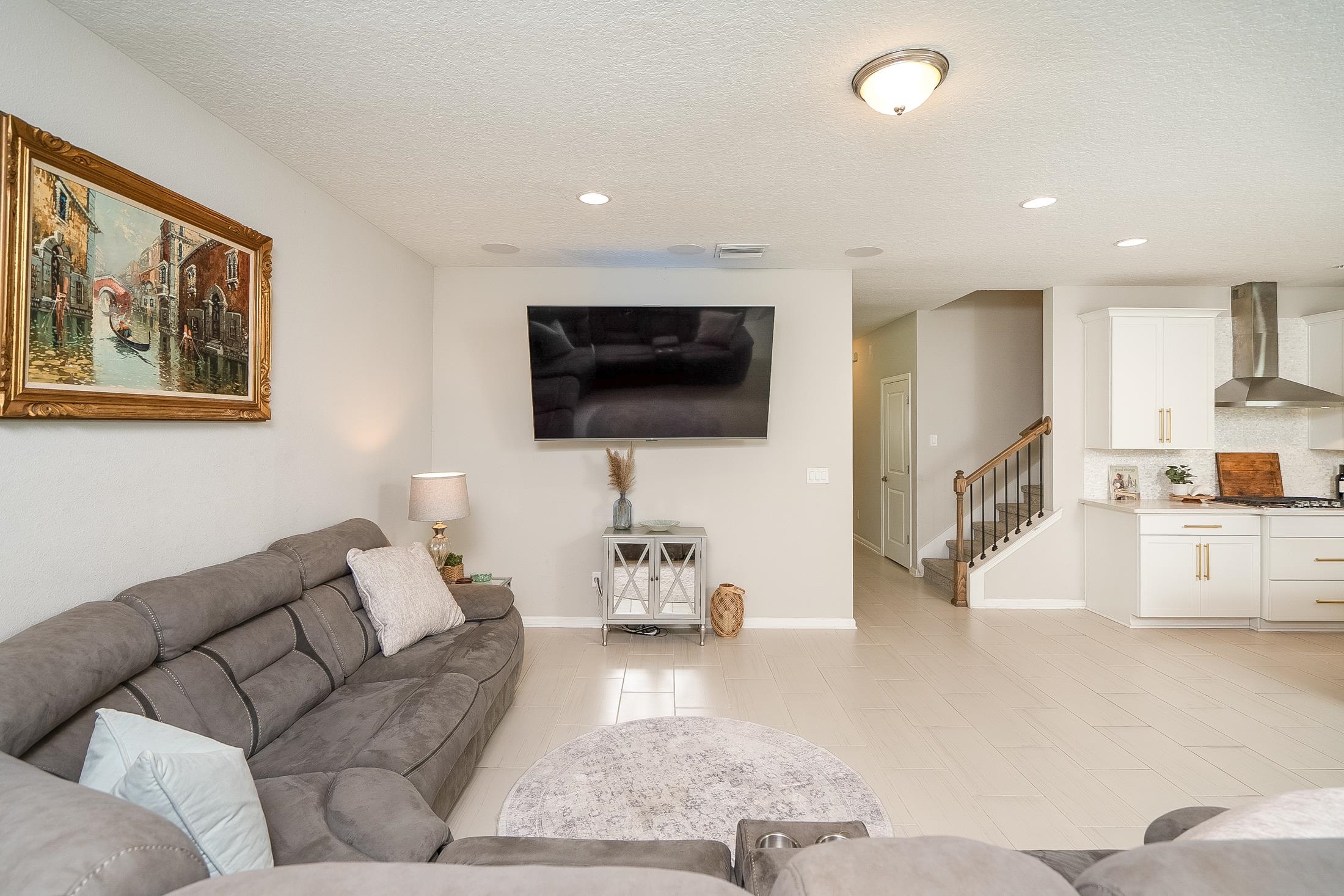 Image 27 of 90 For 685 Watervale Dr