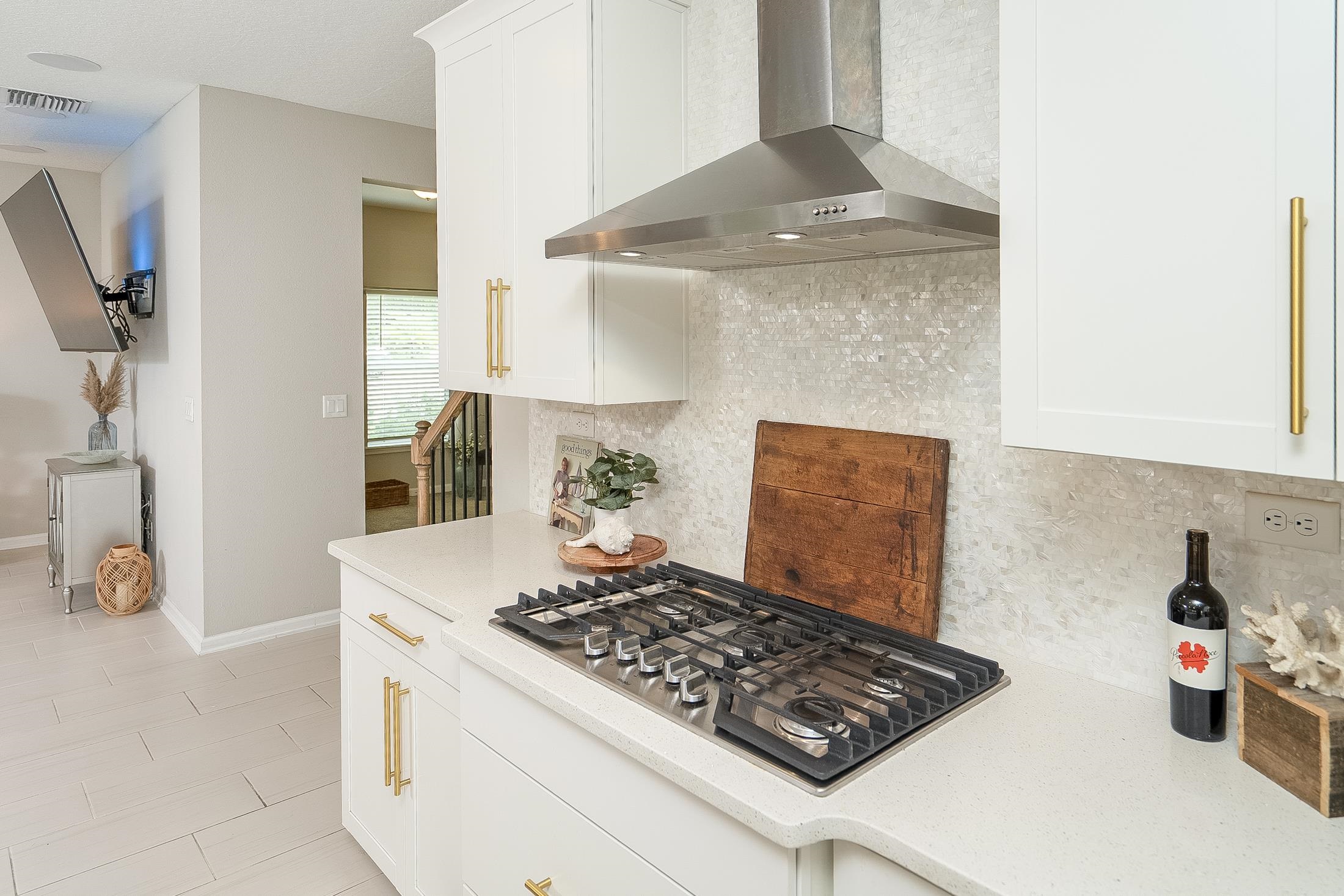 Image 31 of 90 For 685 Watervale Dr