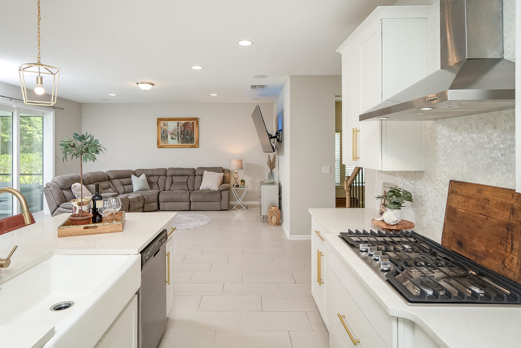 Image 32 of 90 For 685 Watervale Dr