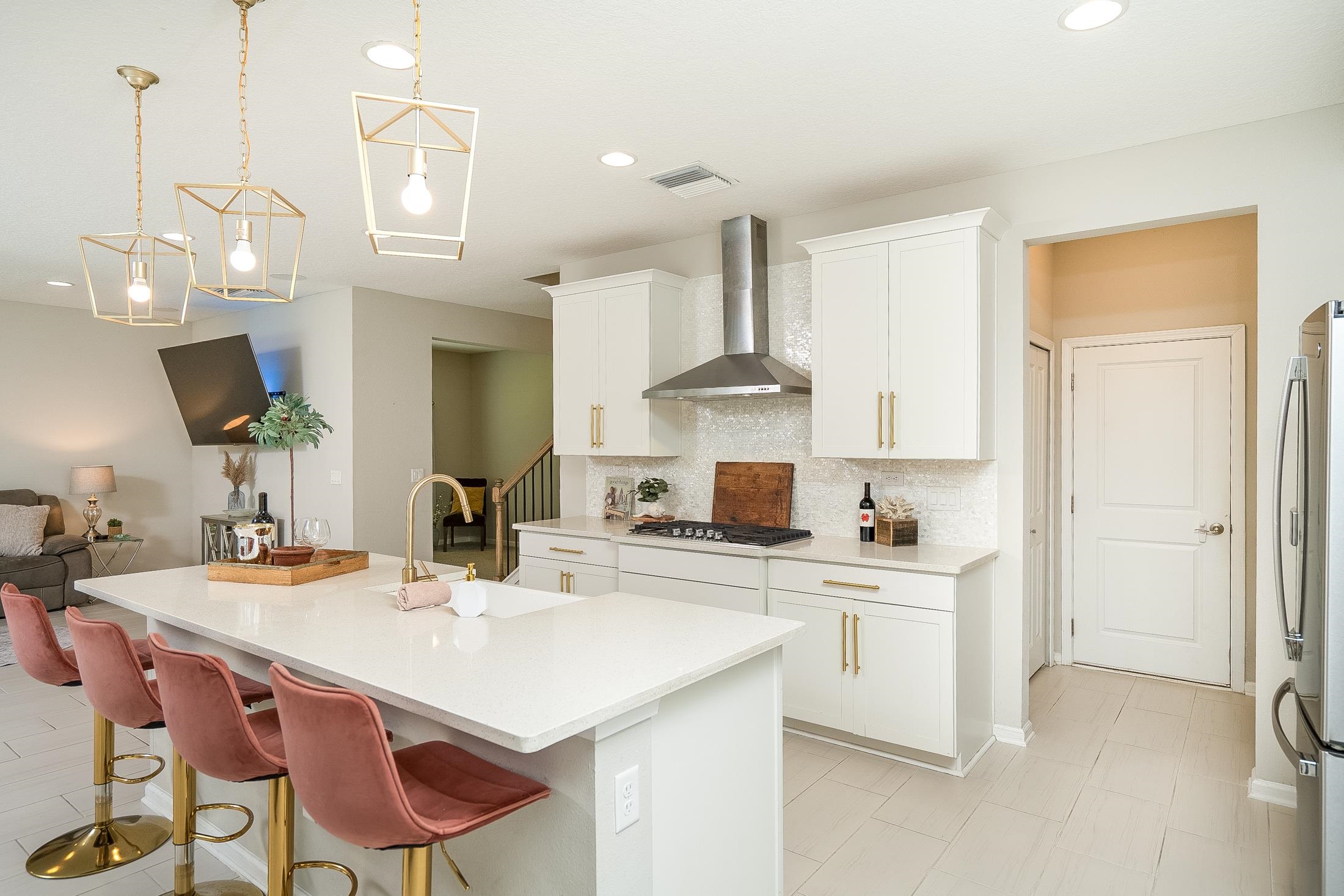 Image 34 of 90 For 685 Watervale Dr