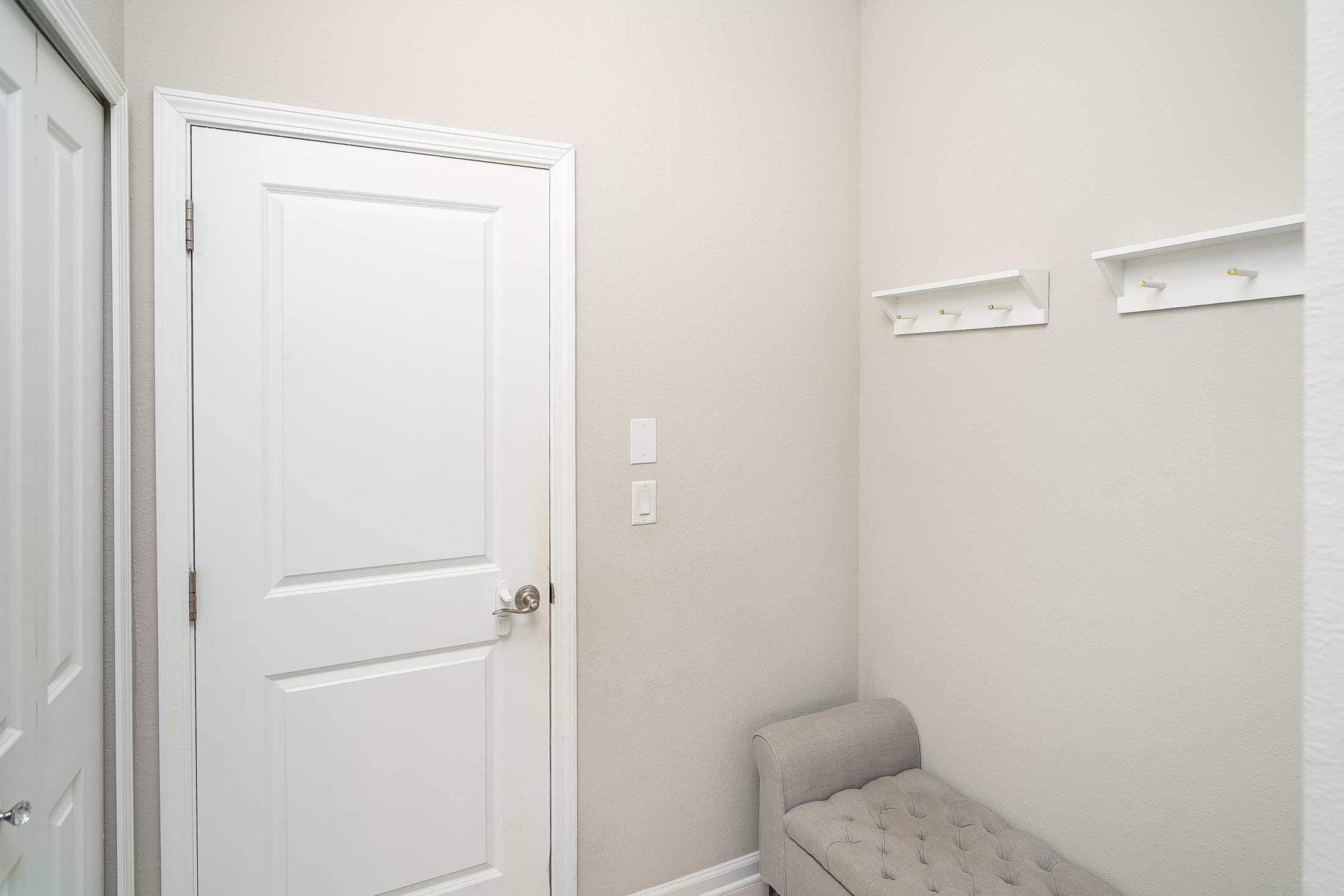 Image 36 of 90 For 685 Watervale Dr
