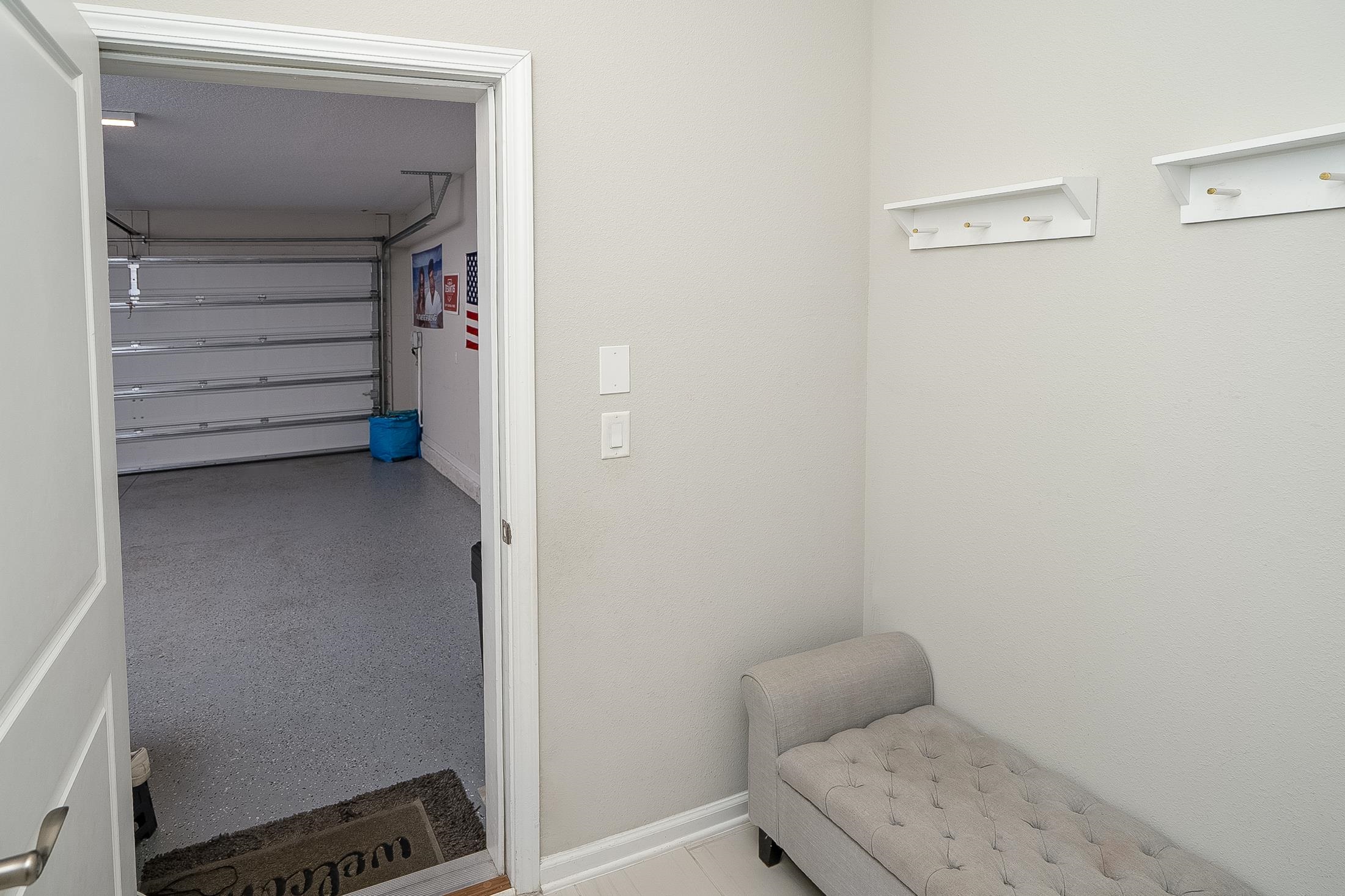 Image 37 of 90 For 685 Watervale Dr