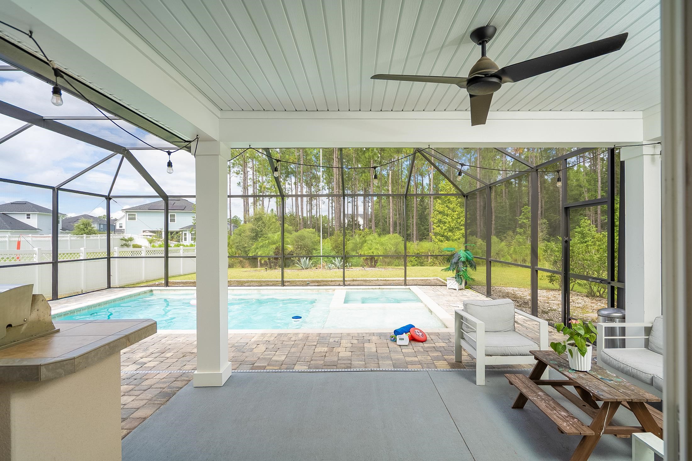 Image 39 of 90 For 685 Watervale Dr