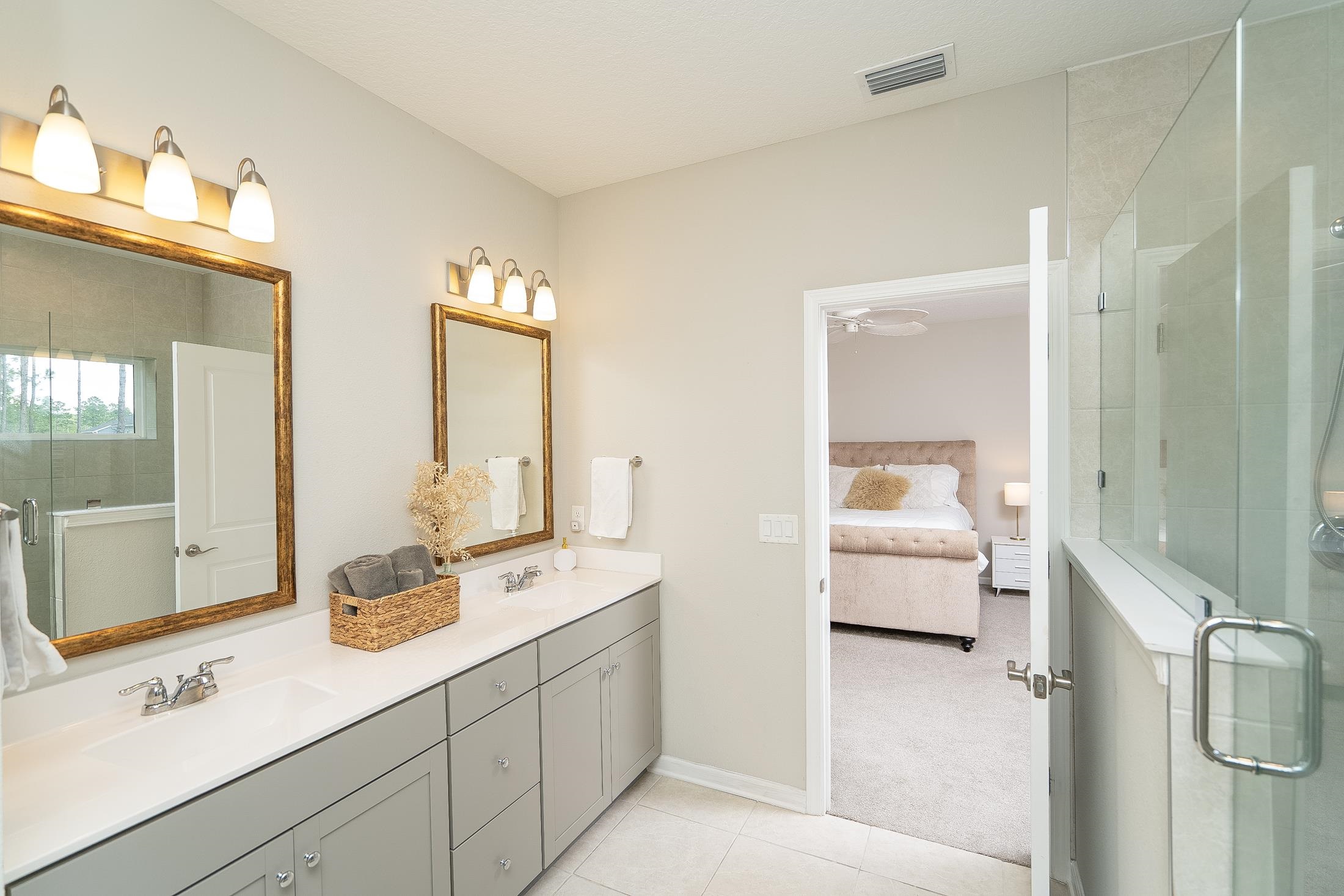 Image 4 of 90 For 685 Watervale Dr