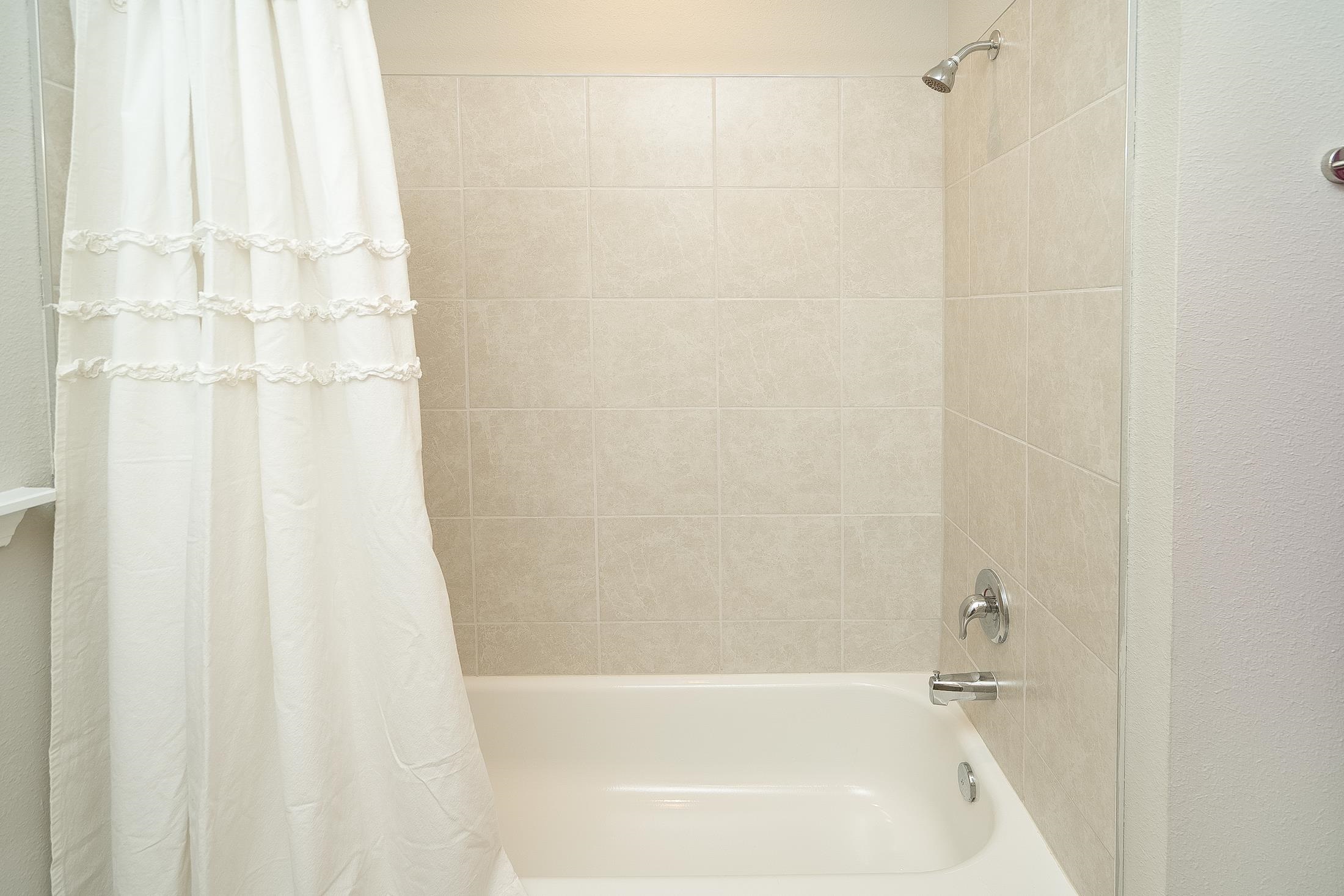 Image 62 of 90 For 685 Watervale Dr