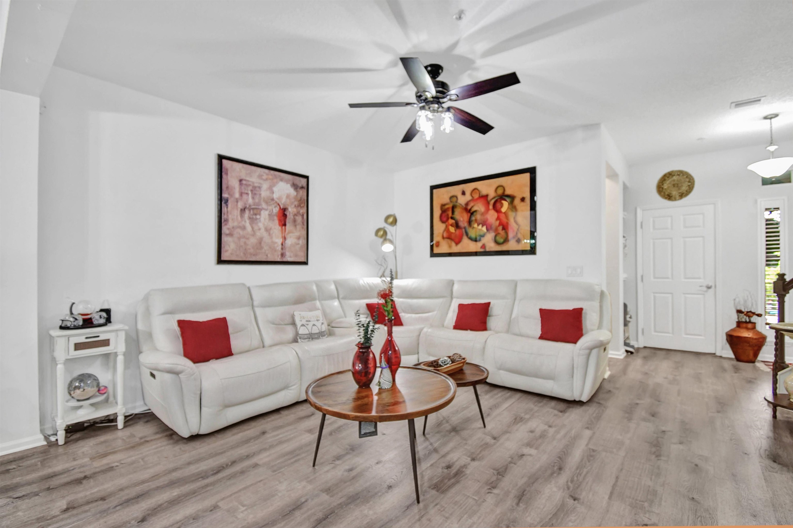 Image 10 of 41 For 193 Paradas Pl