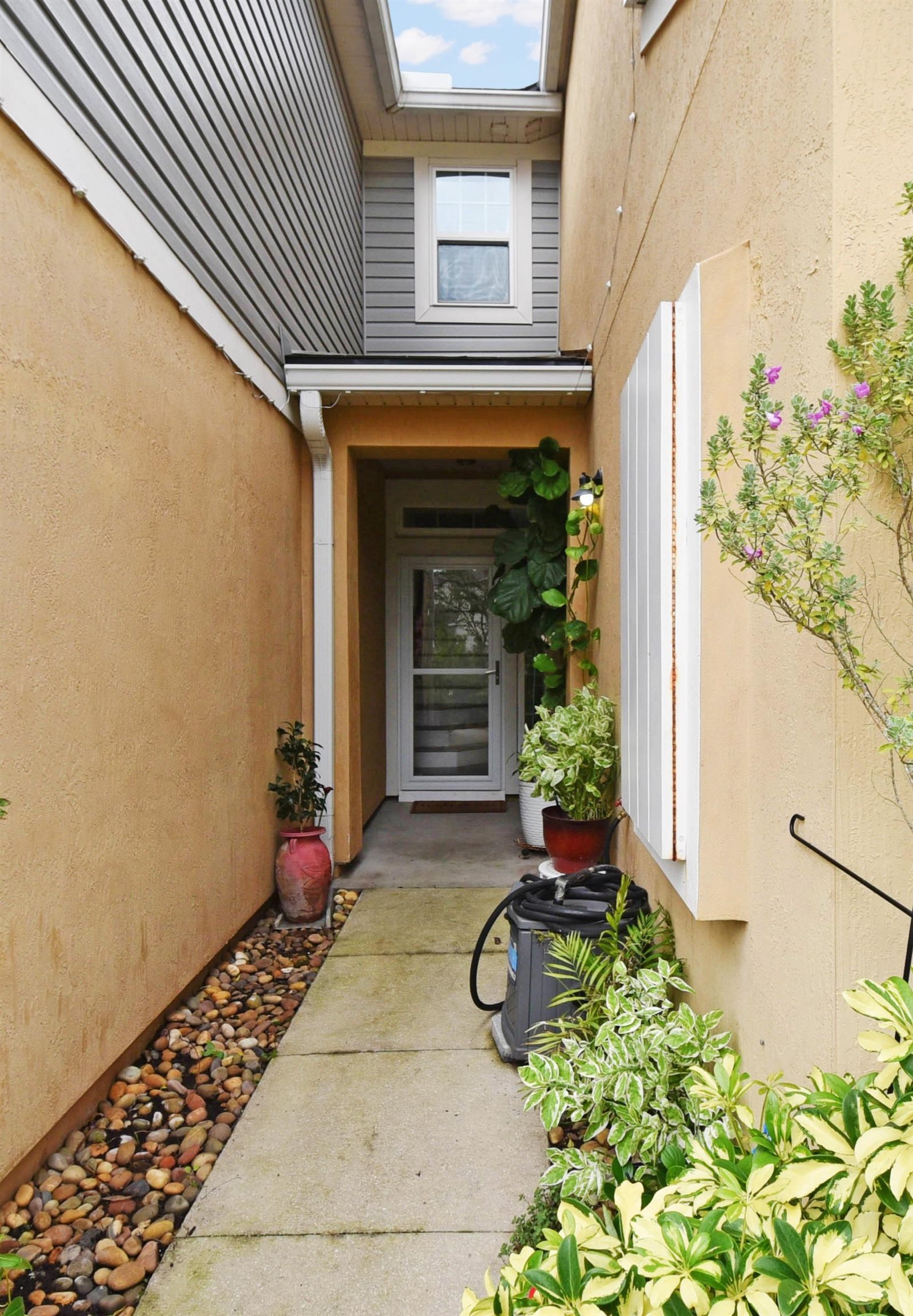Image 33 of 41 For 193 Paradas Pl