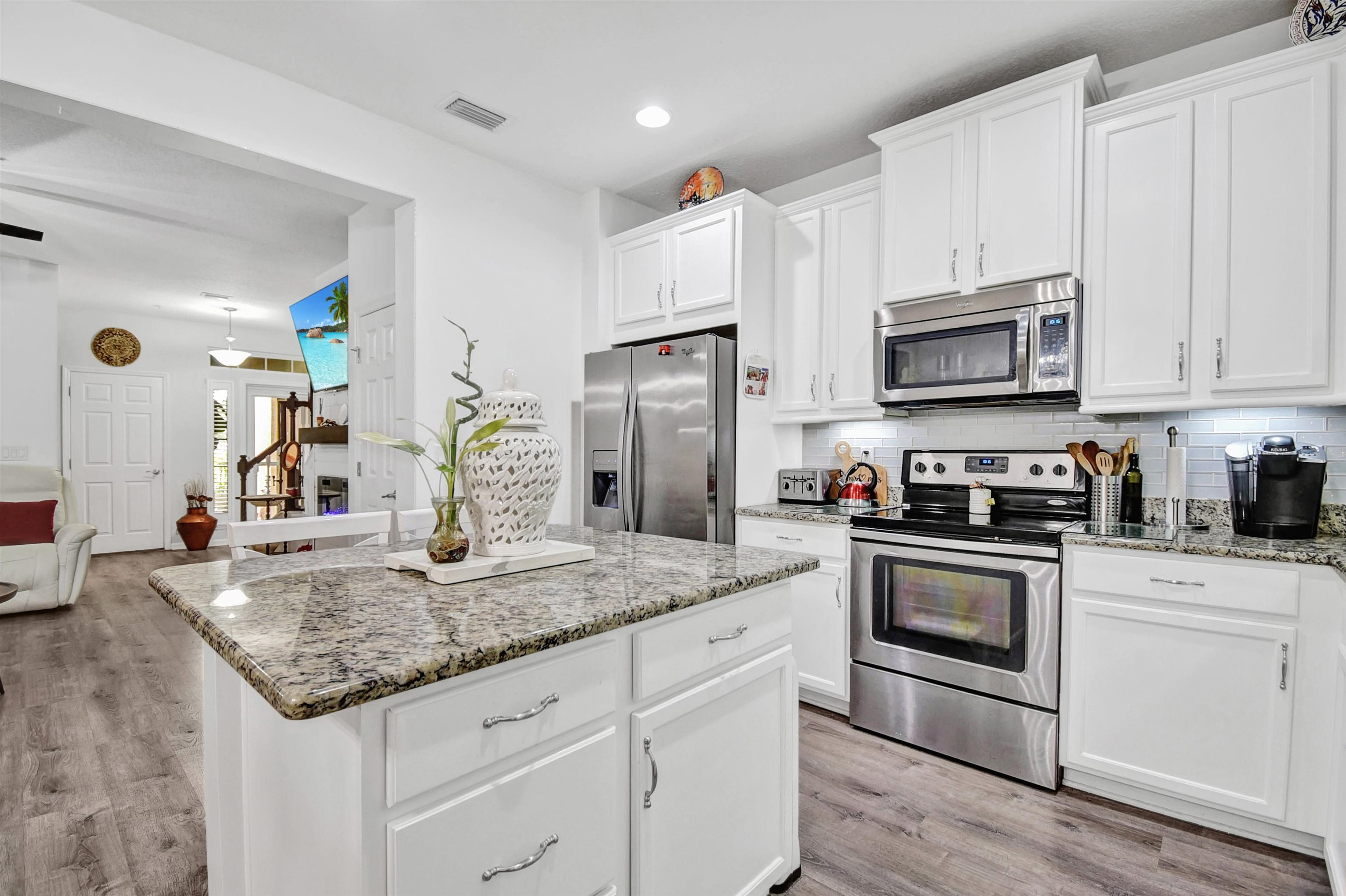 Image 7 of 41 For 193 Paradas Pl