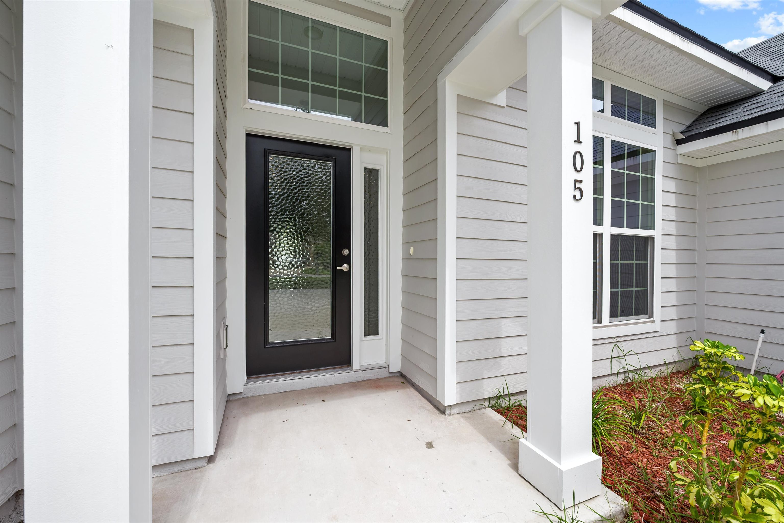 Image 3 of 61 For 105 Fonseca Dr