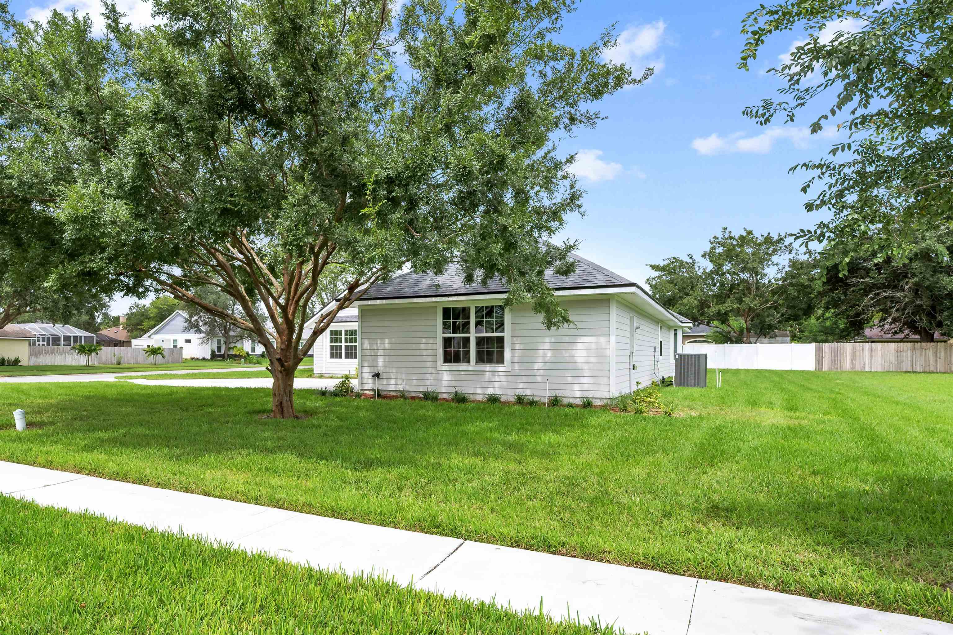 Image 36 of 61 For 105 Fonseca Dr