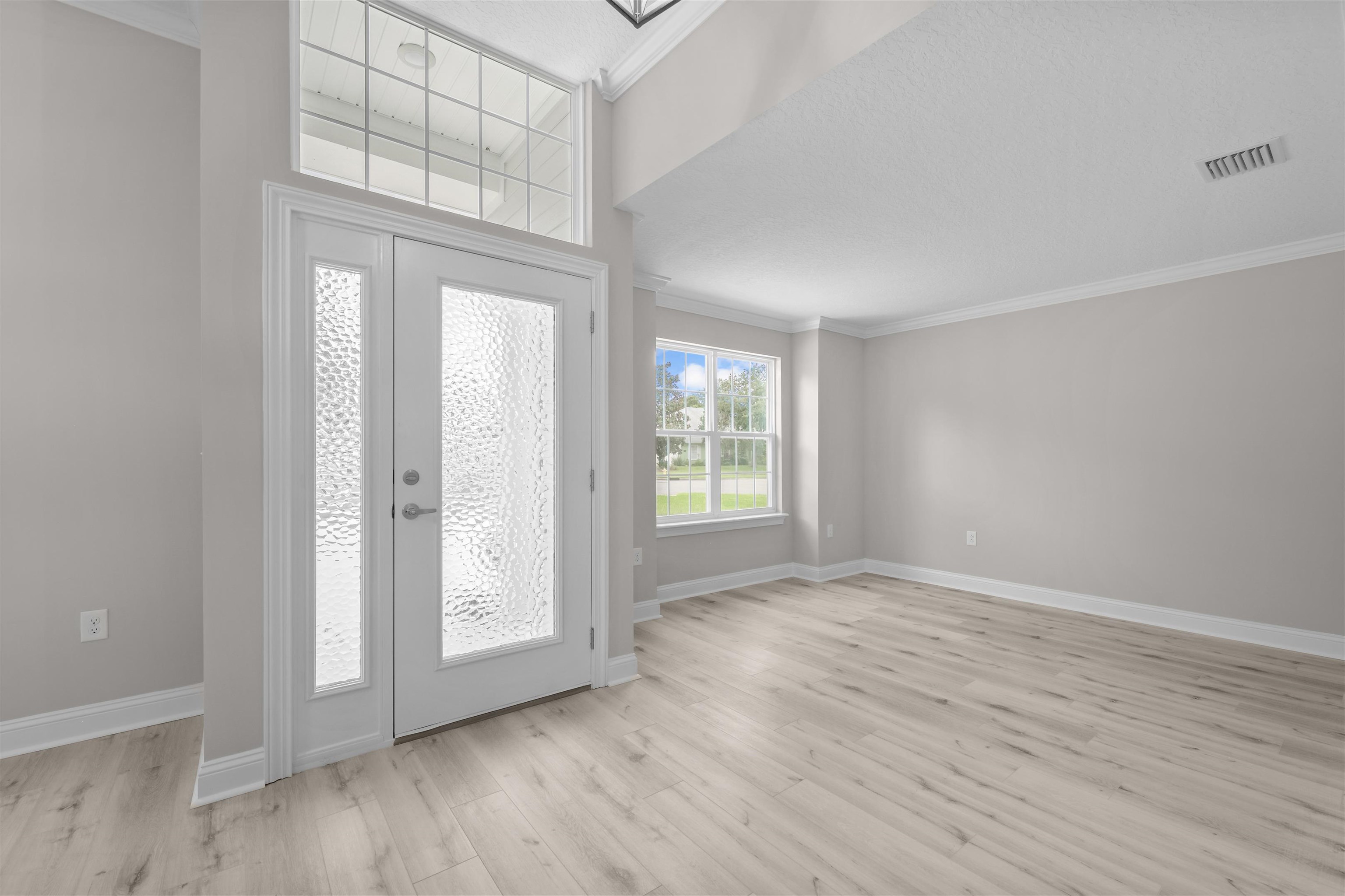 Image 5 of 61 For 105 Fonseca Dr