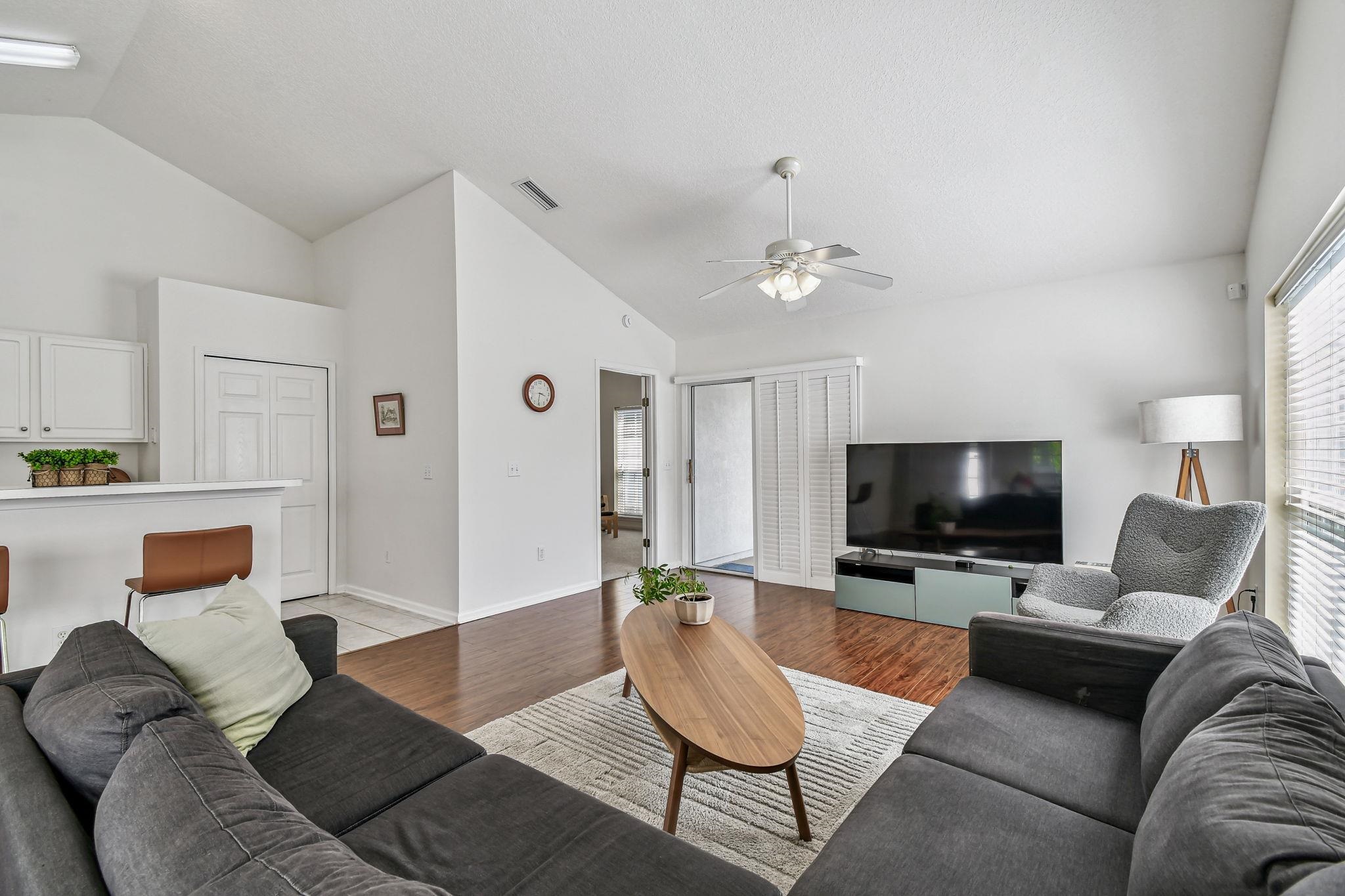 Image 11 of 41 For 421 Chamberlain Dr.