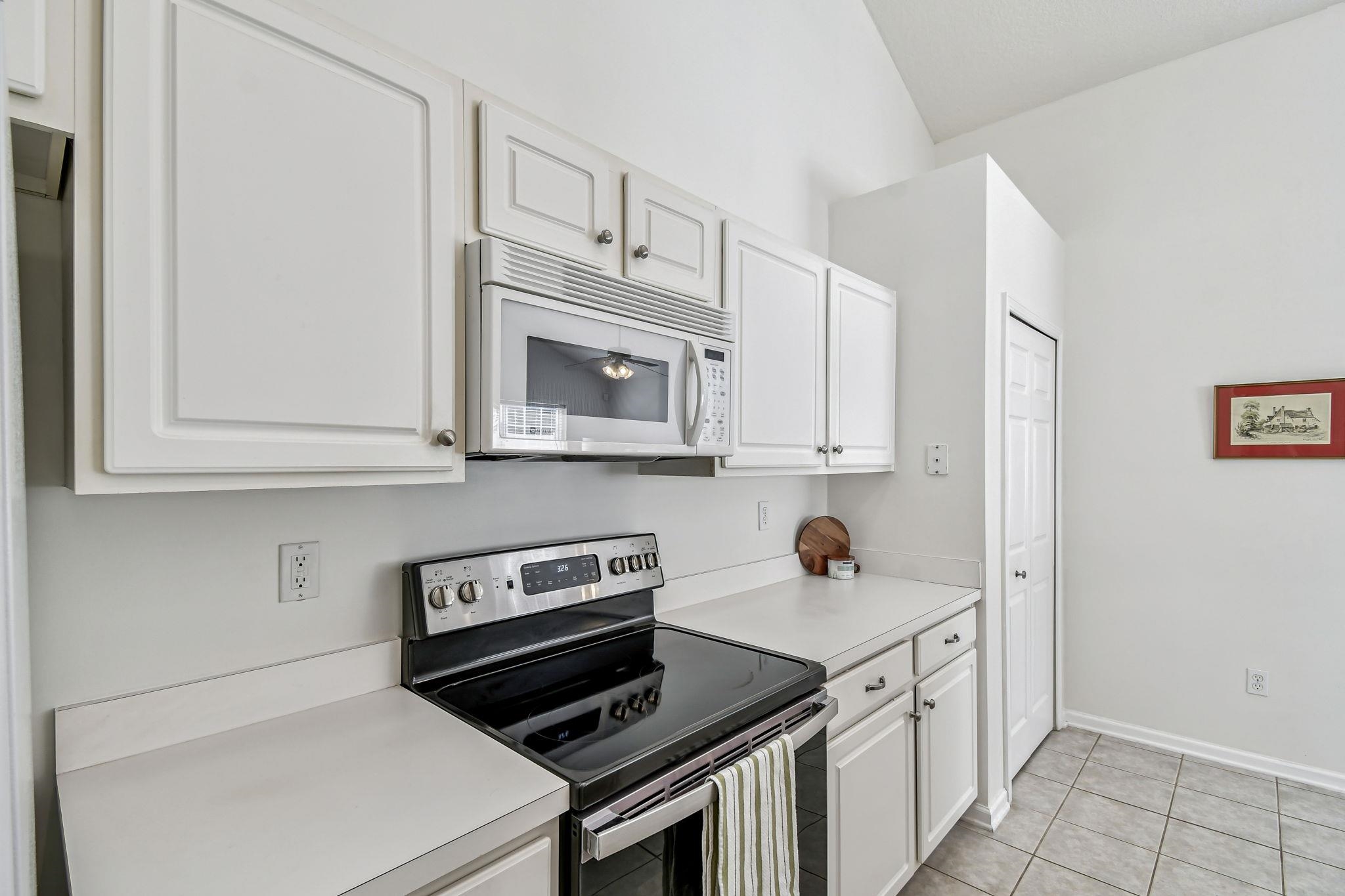 Image 16 of 41 For 421 Chamberlain Dr.