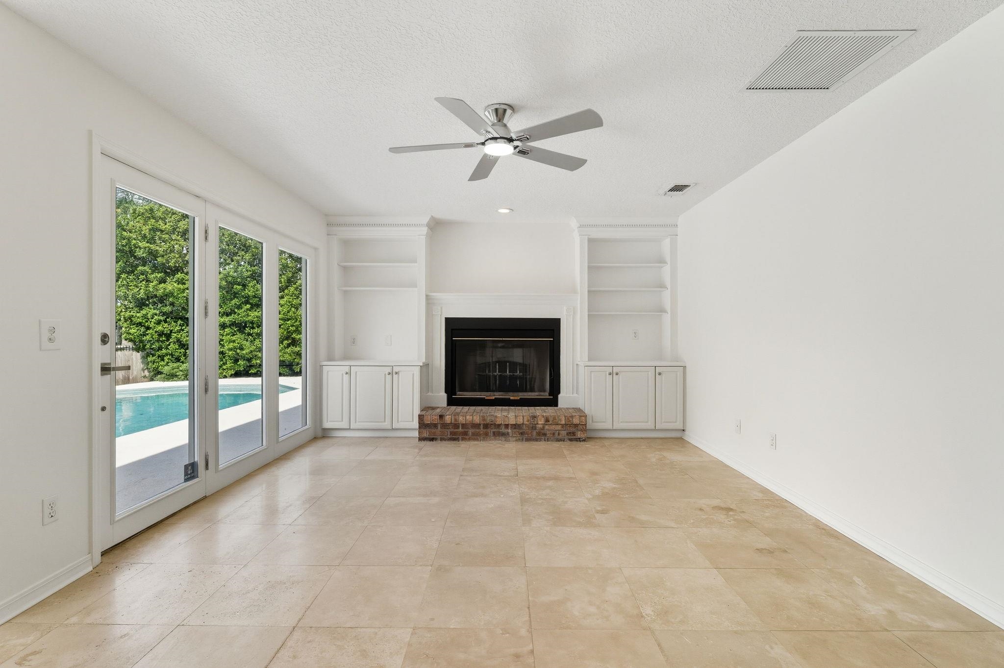 Image 18 of 73 For 5139 Salonika Lane