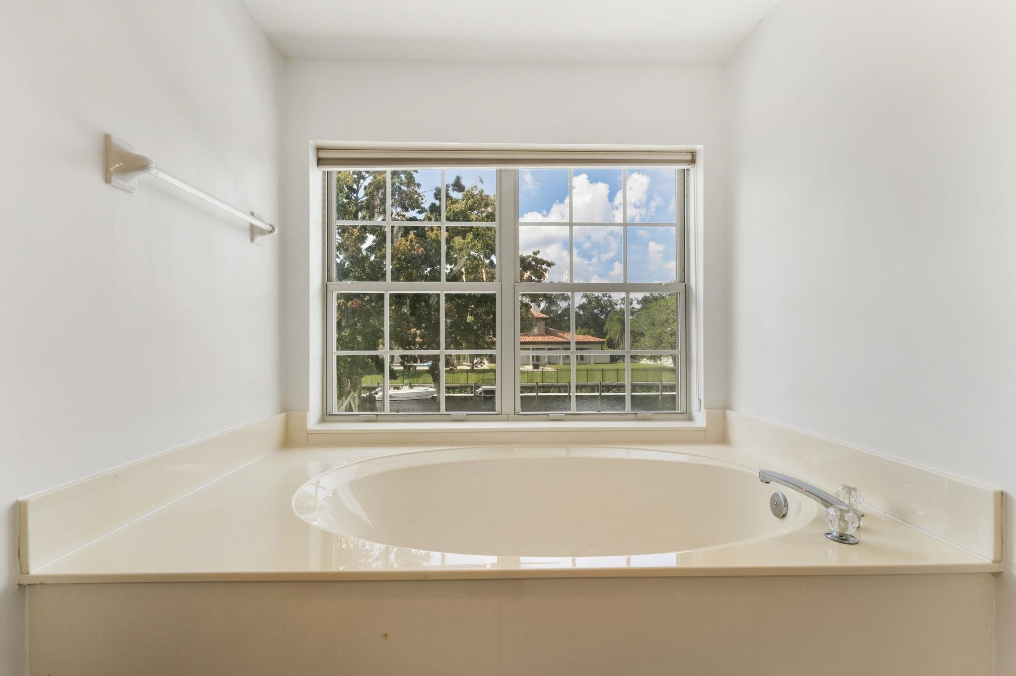 Image 40 of 73 For 5139 Salonika Lane