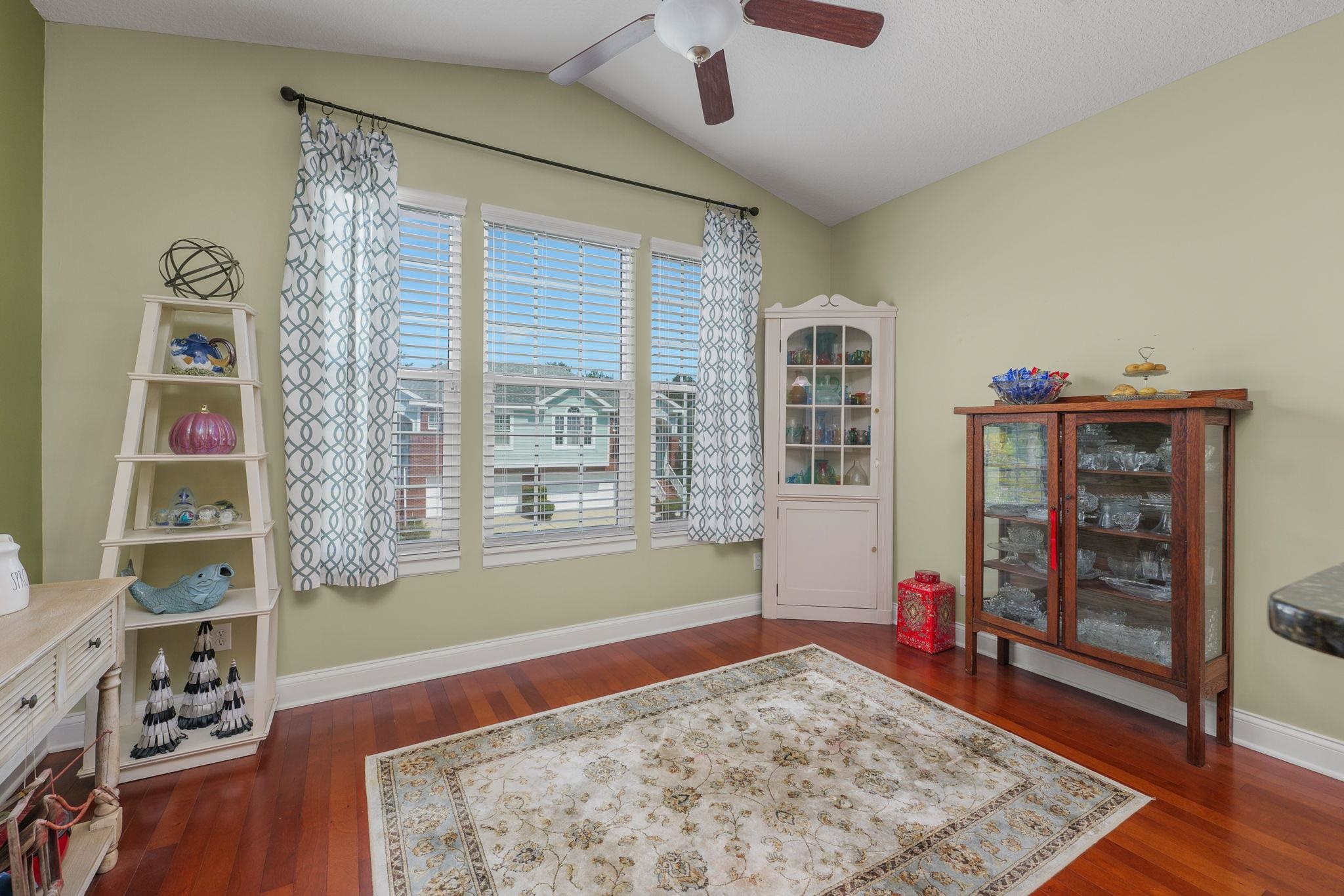 Image 34 of 63 For 164 Sunset Cir N