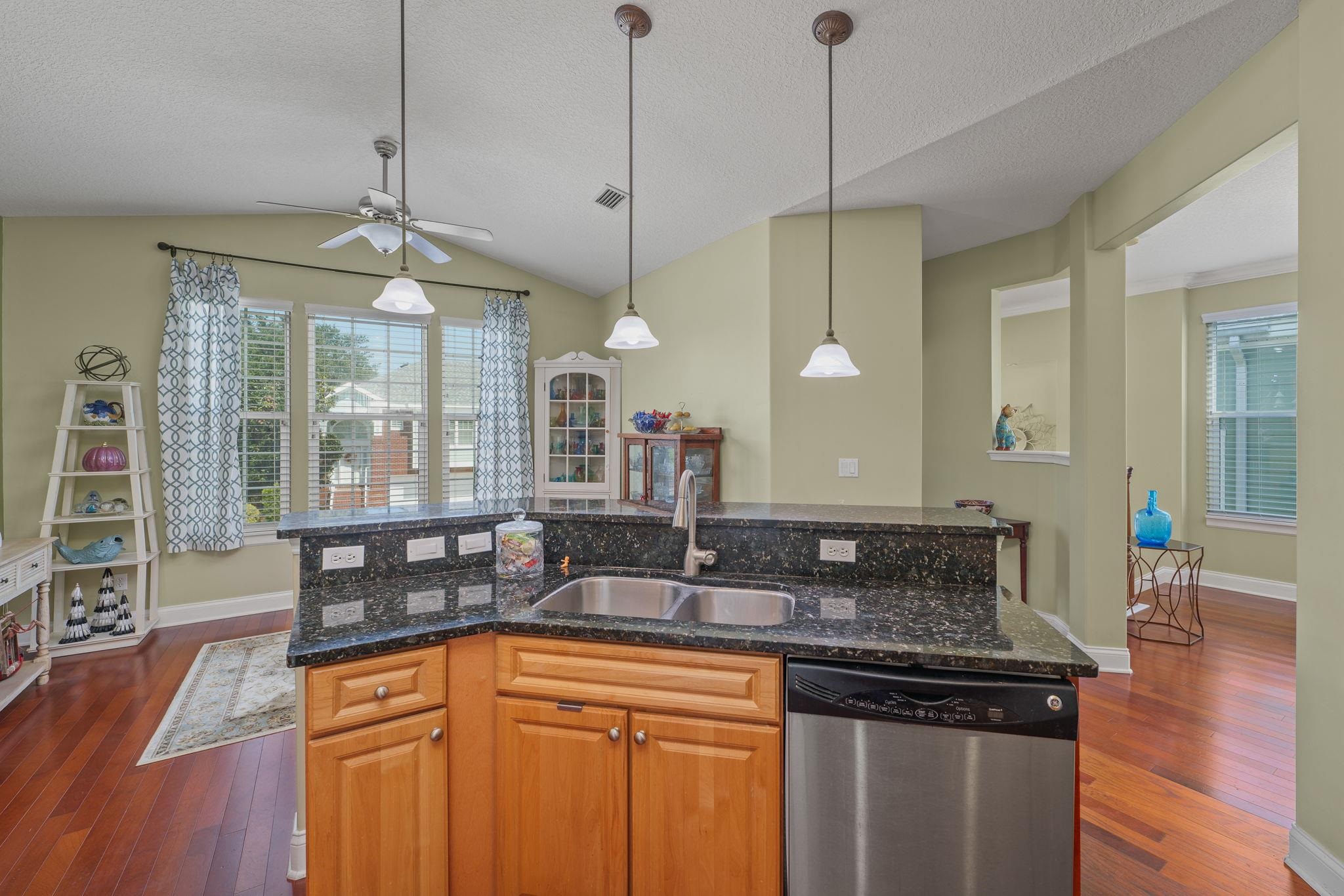 Image 35 of 63 For 164 Sunset Cir N