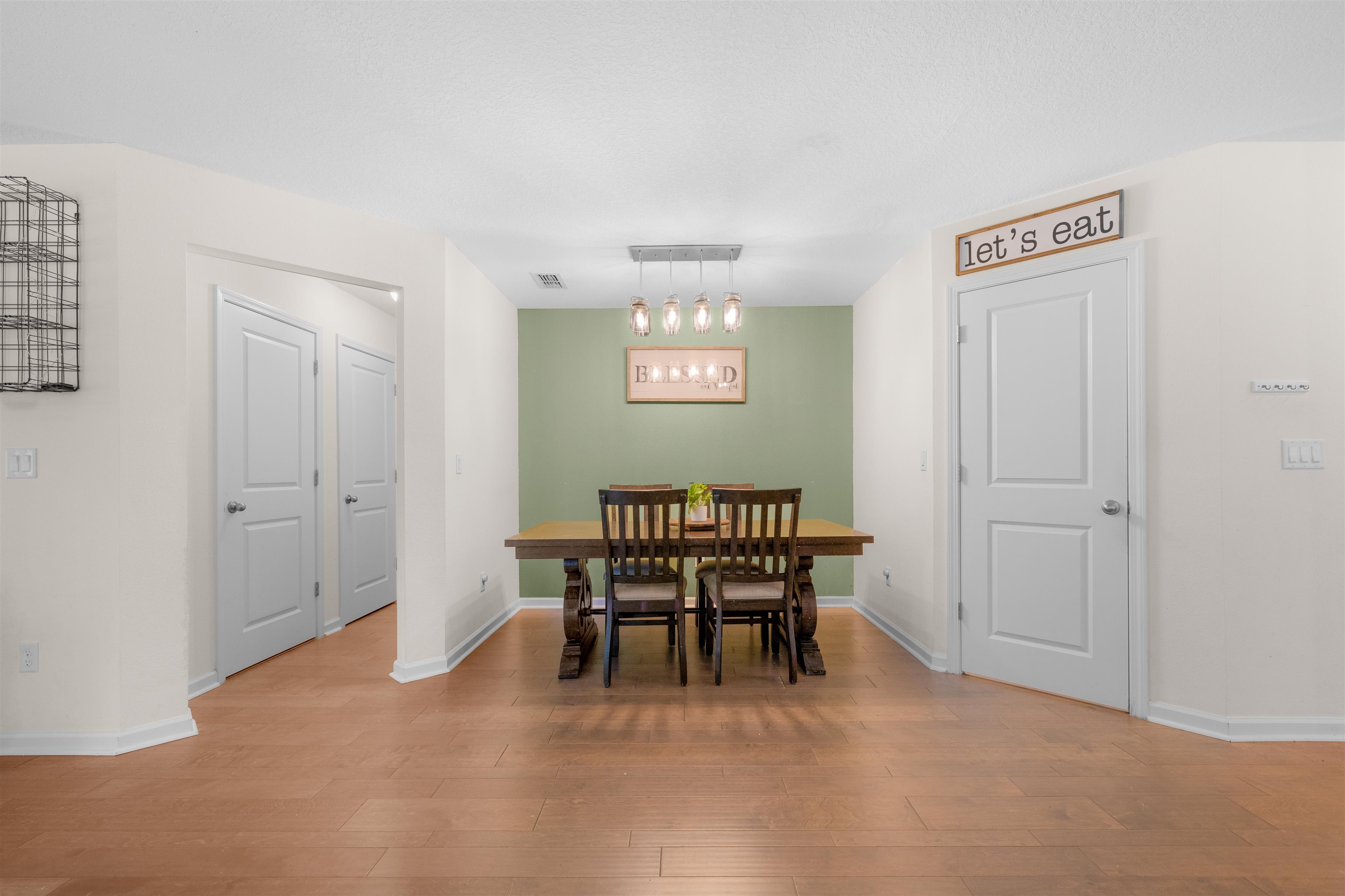 Image 16 of 50 For 121 Sawmill Forest Ct