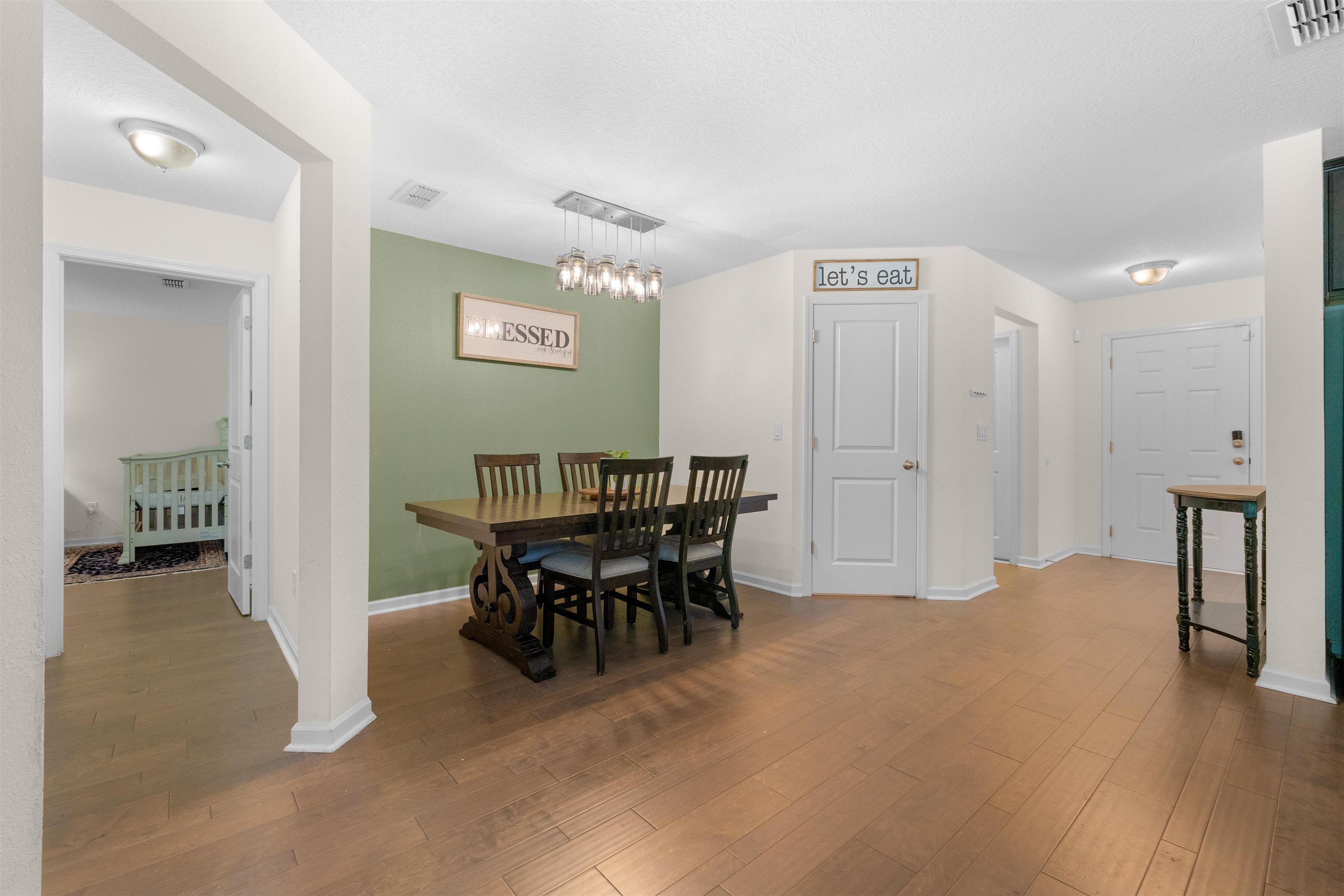 Image 17 of 50 For 121 Sawmill Forest Ct