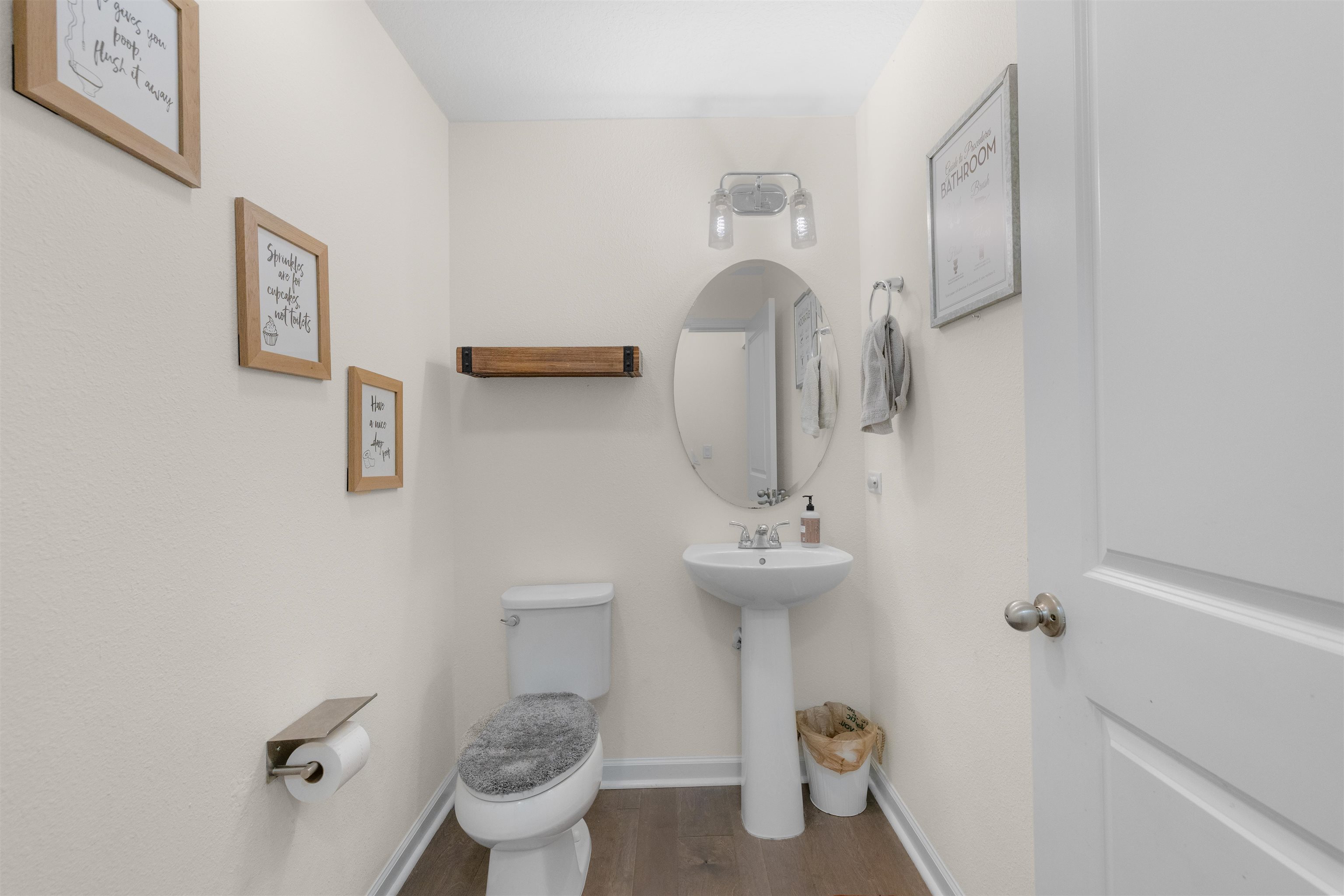 Image 22 of 50 For 121 Sawmill Forest Ct