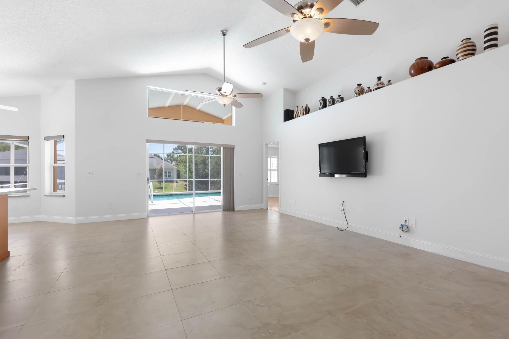 Image 12 of 69 For 6 Crossleaf Ct E