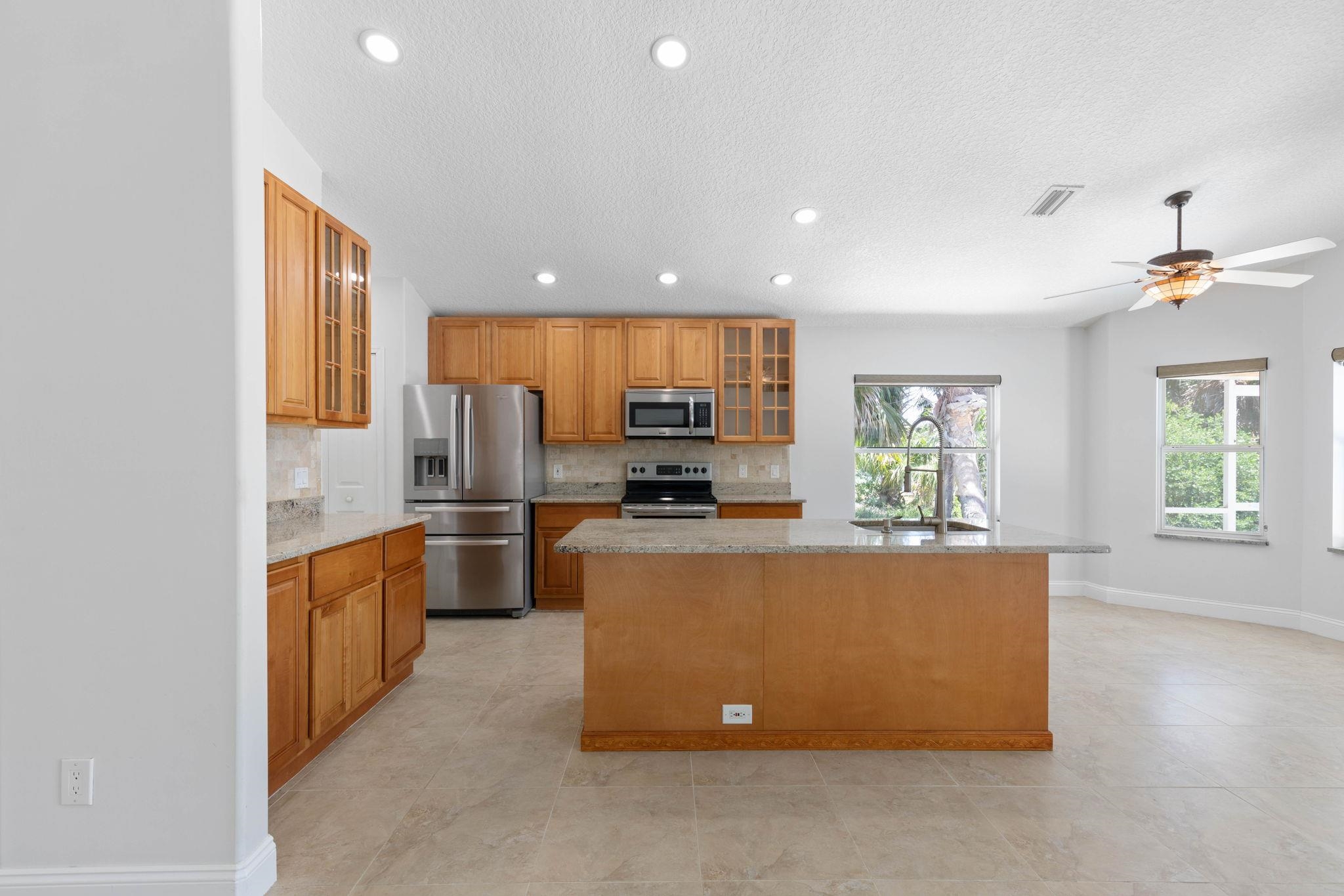 Image 18 of 69 For 6 Crossleaf Ct E