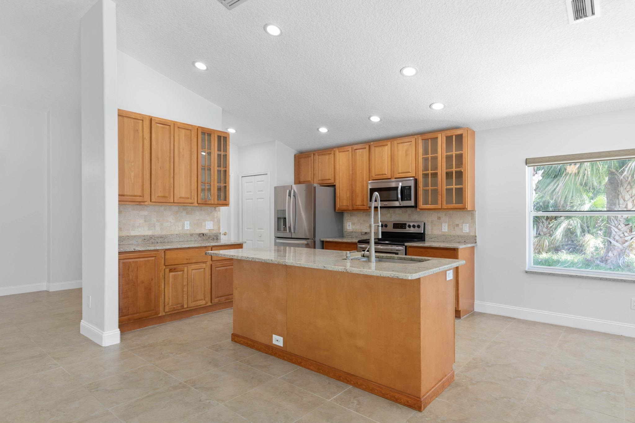 Image 19 of 69 For 6 Crossleaf Ct E