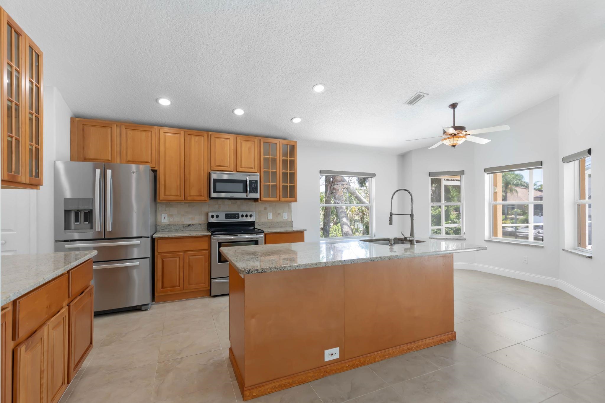 Image 20 of 69 For 6 Crossleaf Ct E