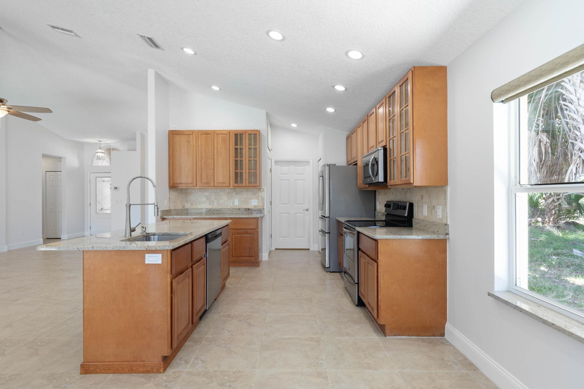 Image 22 of 69 For 6 Crossleaf Ct E