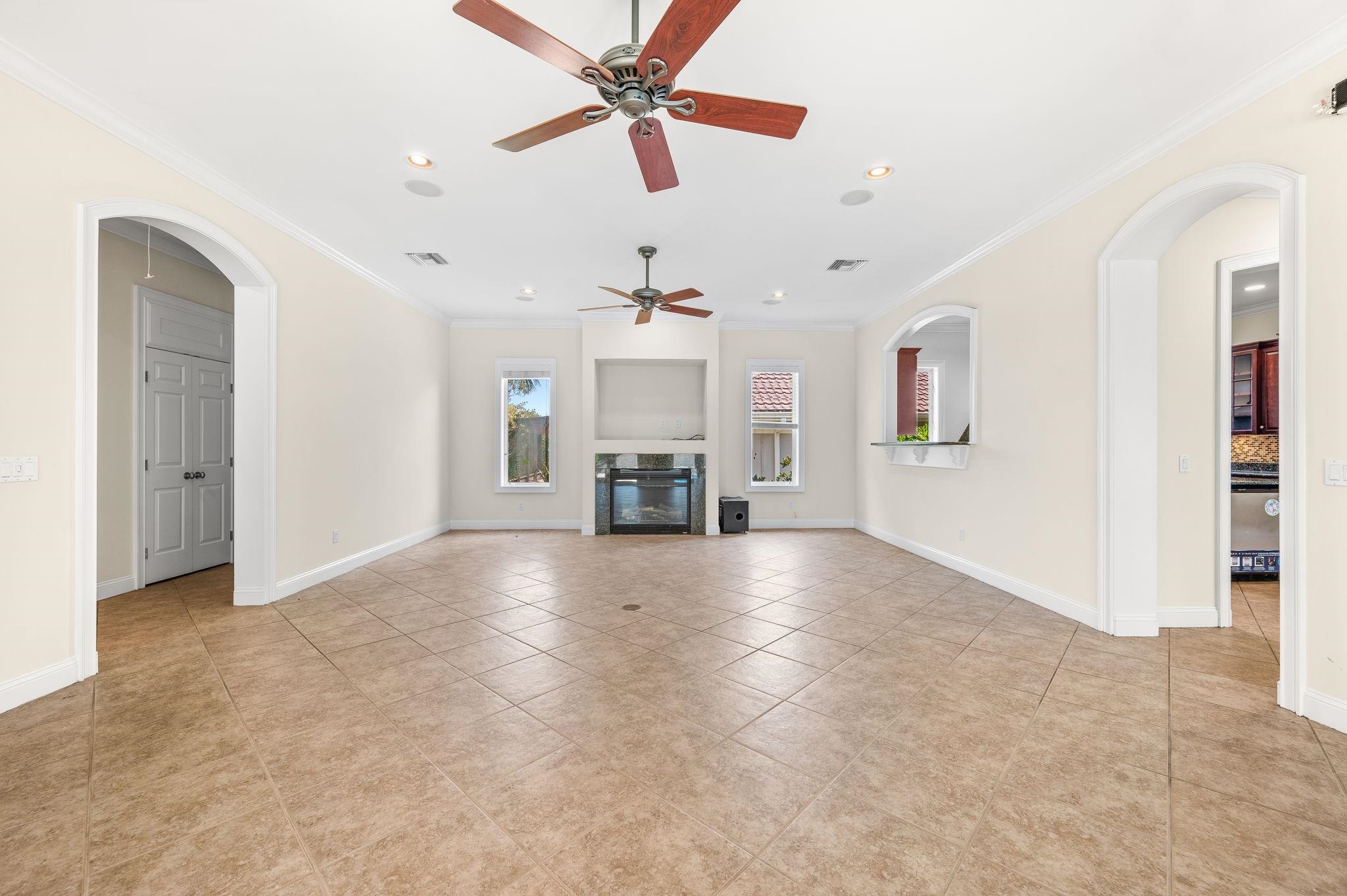 Image 15 of 61 For 308 Marsh Point Cir