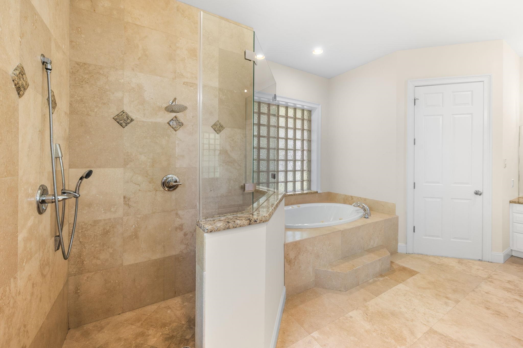 Image 37 of 61 For 308 Marsh Point Cir