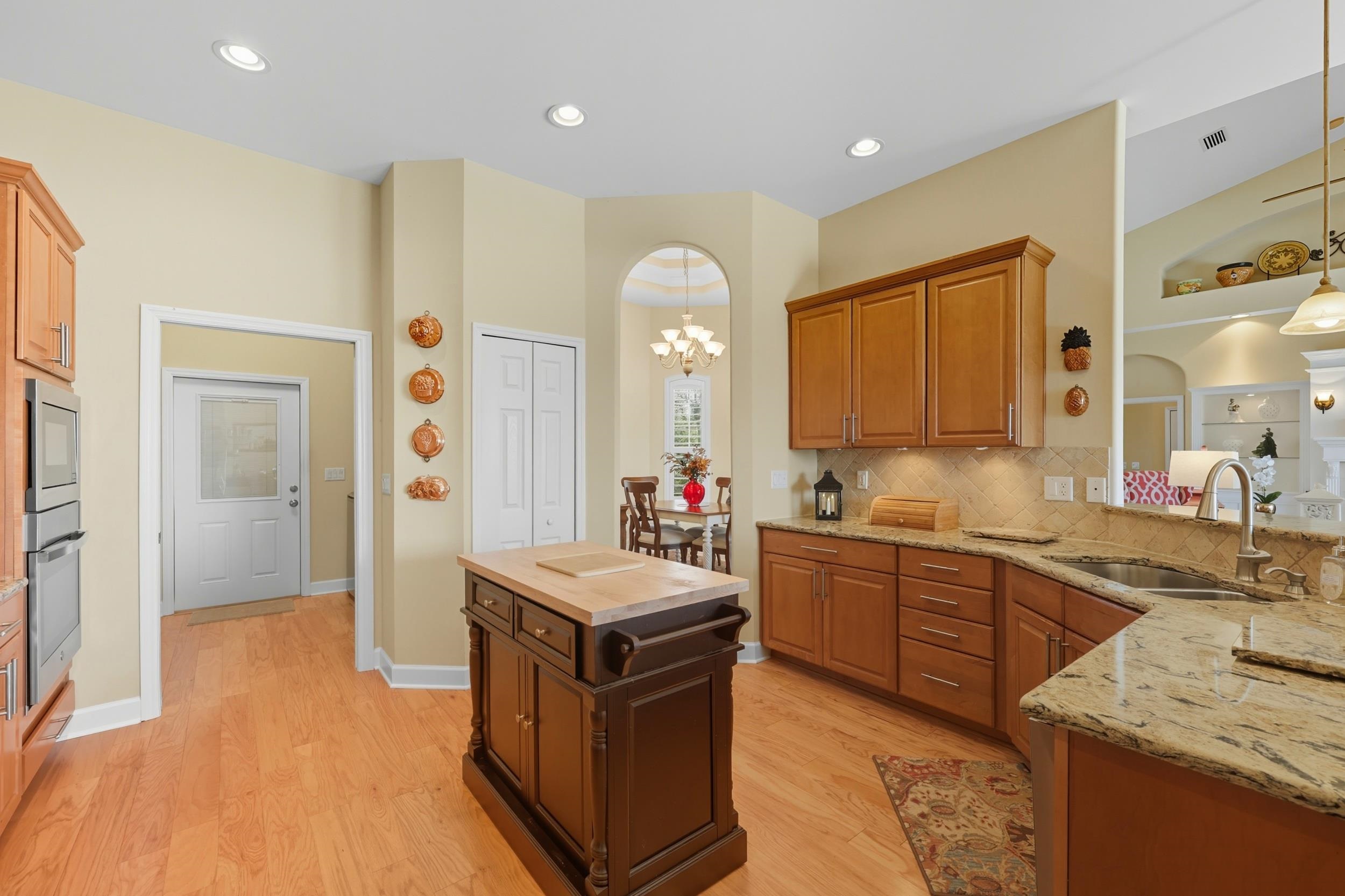 Image 16 of 82 For 305 Marsh Point Cir