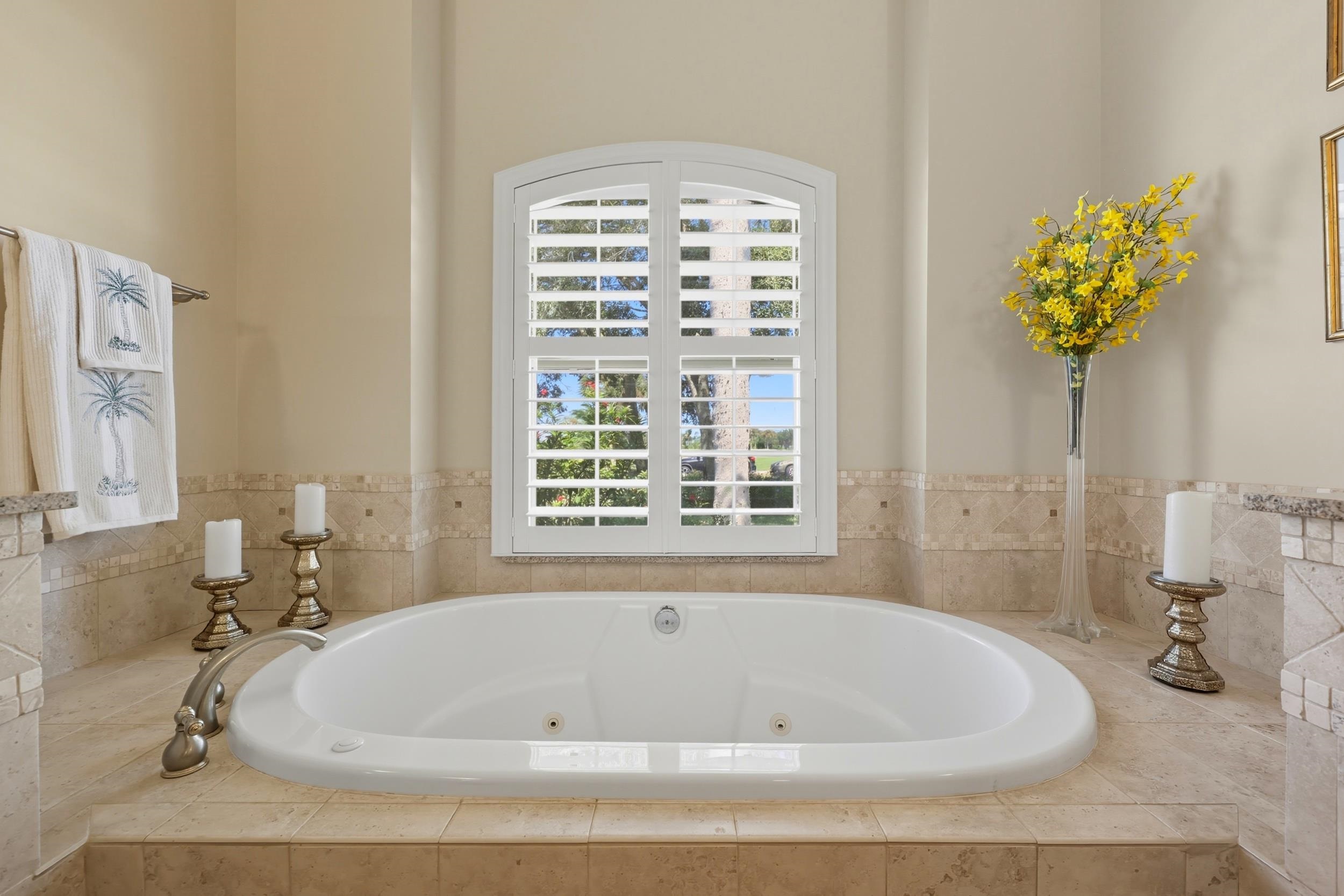 Image 28 of 82 For 305 Marsh Point Cir