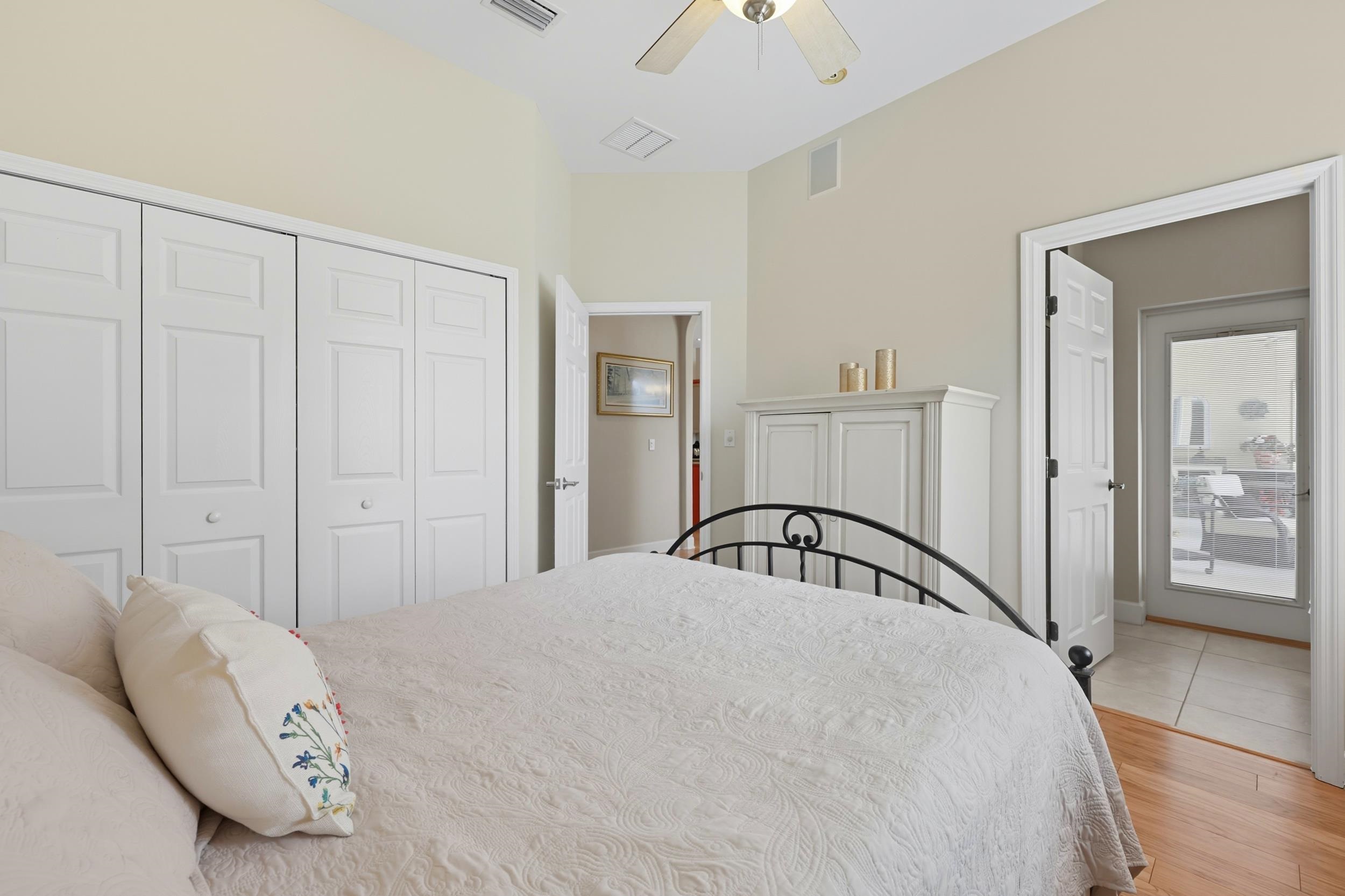 Image 33 of 82 For 305 Marsh Point Cir