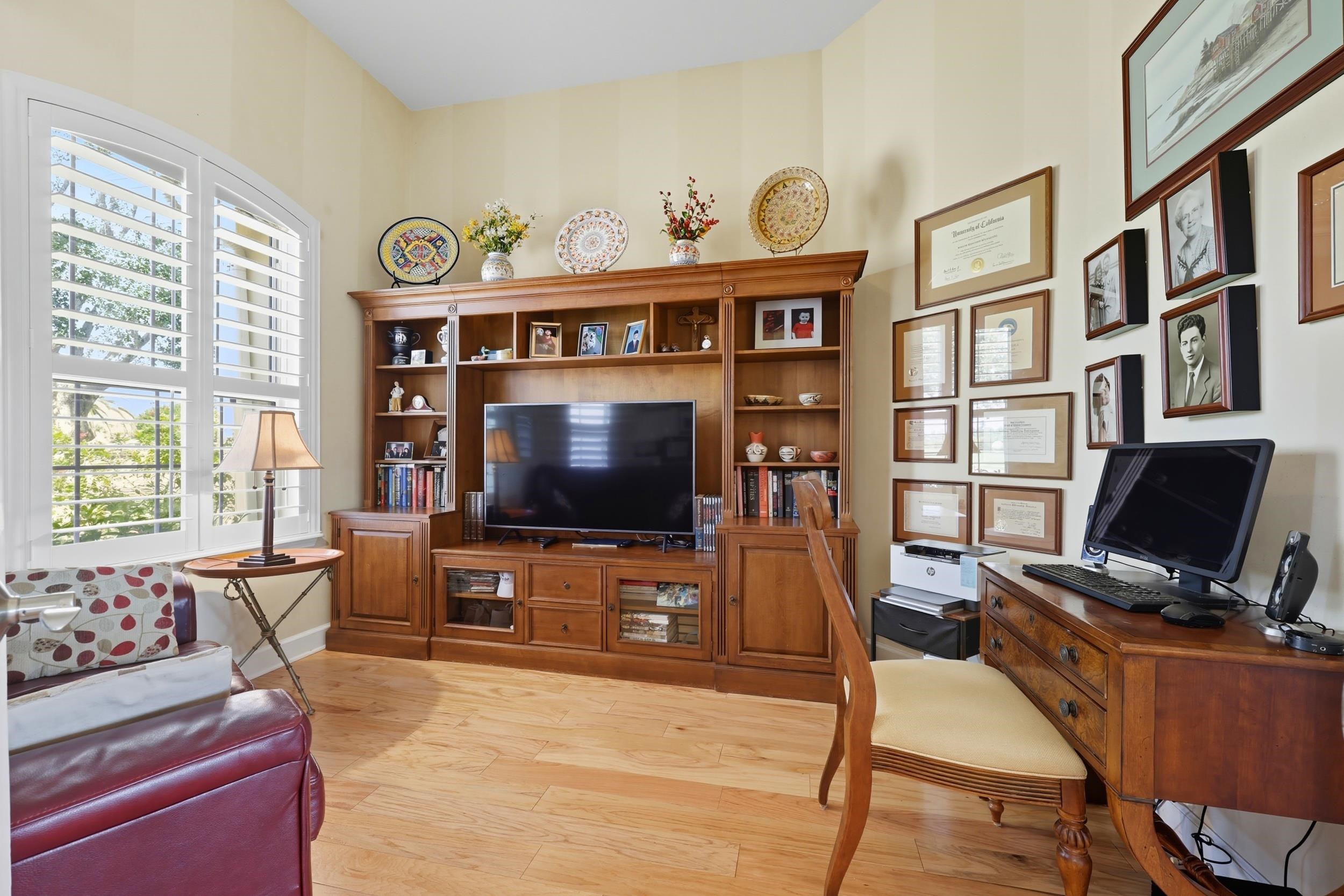 Image 38 of 82 For 305 Marsh Point Cir